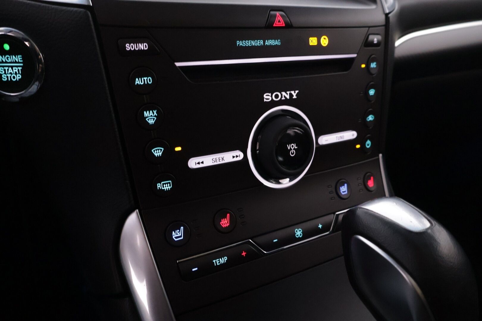 Ford Edge 2016 2,0 TDCi 210hv PowerShift A6 Sport AWD 5D - Ei Adblueta! | Webasto | Puolinahat | Koukku | S.luukku | Ilmastoidut Istuimet | Lämpölasi  
