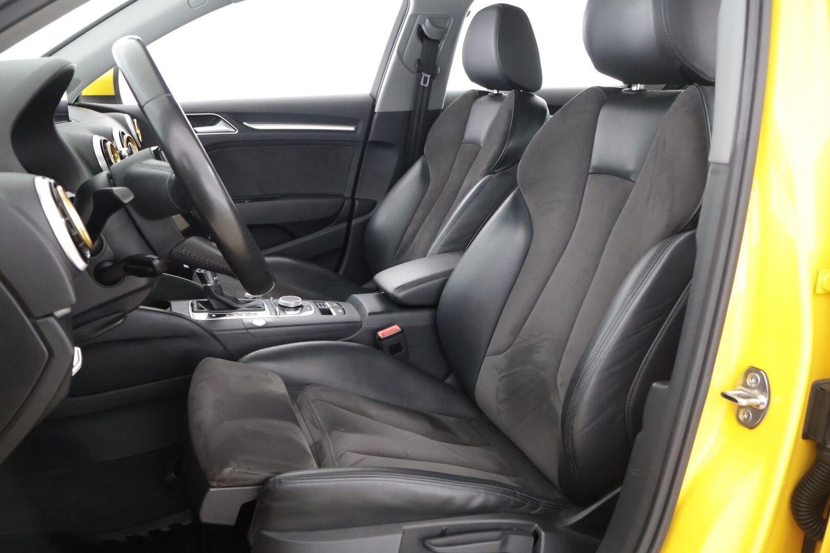 Audi A3 2016 Sportback Business Sport SE 1,0 TFSI** Adaptiivinen vakionopeudensäädin / Sporttipenkit / Nahka-Alcantra / Vetokoukku**