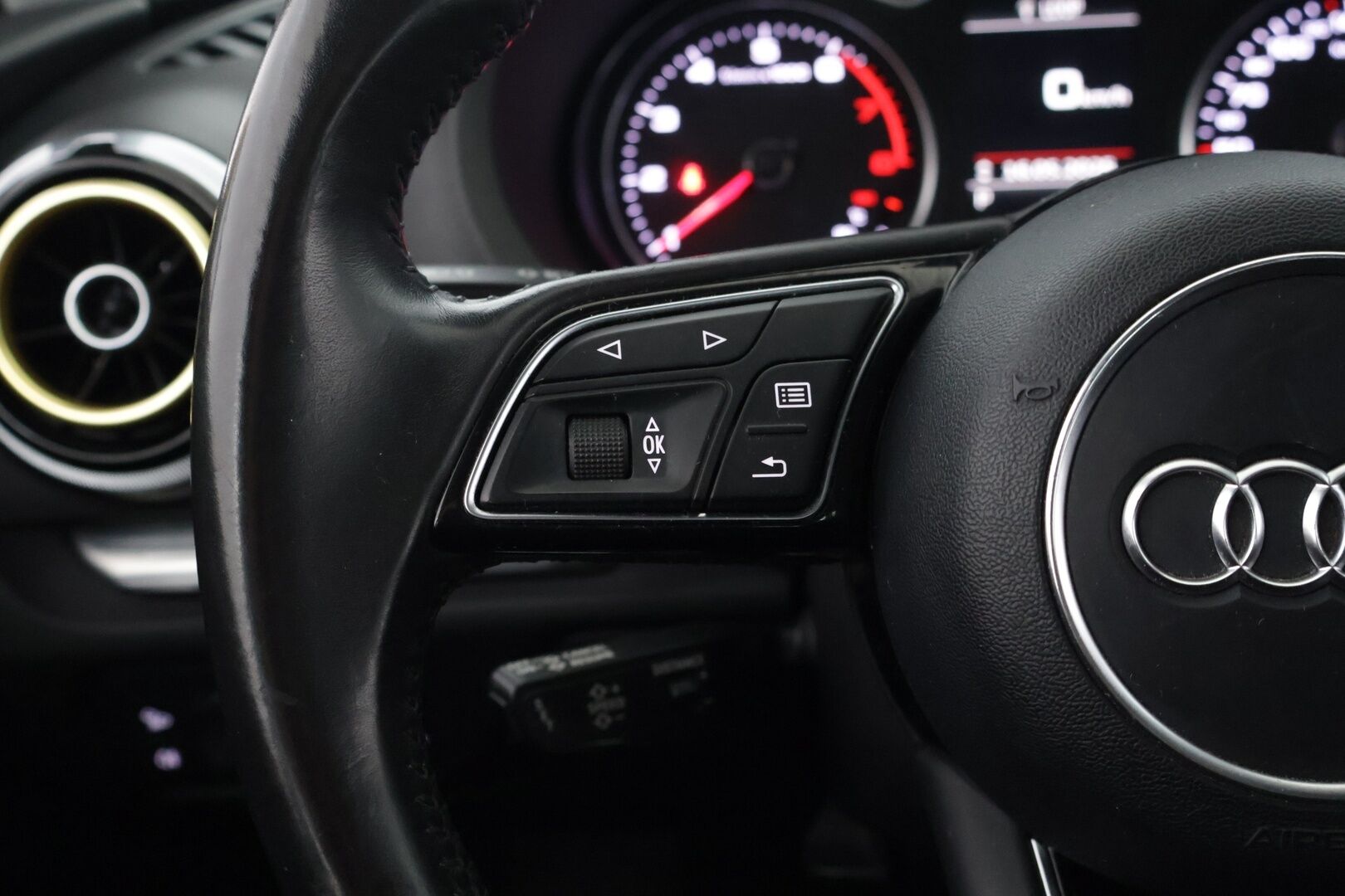 Audi A3 2016 Sportback Business Sport SE 1,0 TFSI** Adaptiivinen vakionopeudensäädin / Sporttipenkit / Nahka-Alcantra / Vetokoukku**
