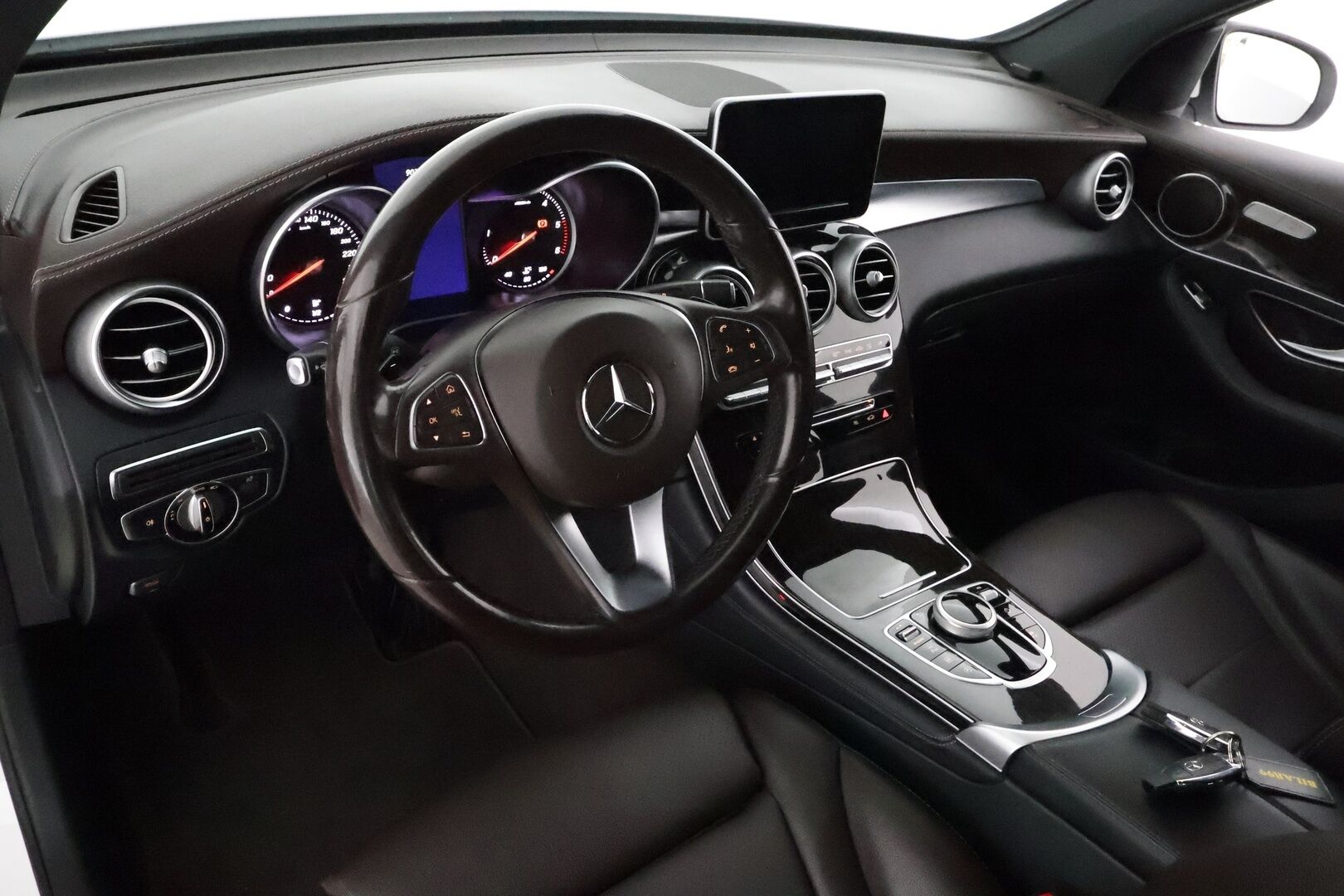 Mercedes-Benz GLC 2017 220 d Coupé 4Matic A Premium Business *Vakkari / Webasto / P.kamera / Nahkapenkit / ILS-LED / Koukku* - 3,99 % KORKOTARJOUS TÄHÄN AUTOON 28.9. ASTI! - Suomi-auto / Kahdet renkaat aluvanteilla