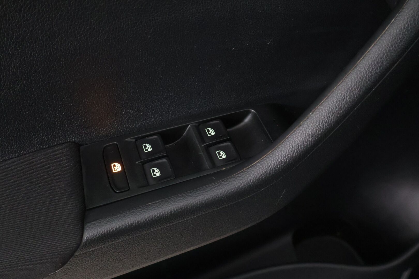 Skoda Fabia 2017 Combi 1,2 TSI 110 Style *Suomi-auto / Vakkari / Lohkolämmitin / Keyless / Bluetooth / Tutkat* - 2x Renkaat ja vanteet