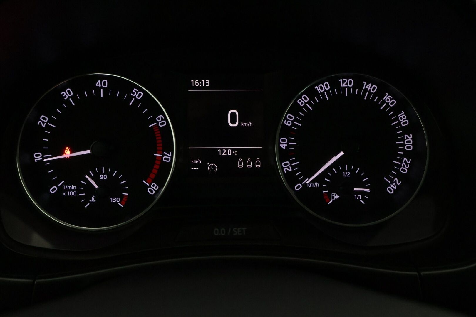 Skoda Fabia 2017 Combi 1,2 TSI 110 Style *Suomi-auto / Vakkari / Lohkolämmitin / Keyless / Bluetooth / Tutkat* - 2x Renkaat ja vanteet