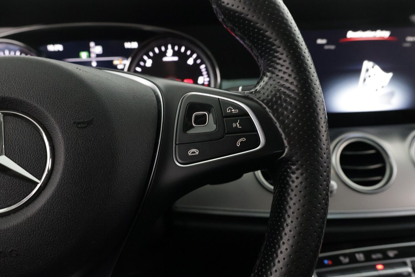 Mercedes-Benz E 2017 200 d A Business - | Myynnissä Huutokaupat.com | Nahkasisusta | LED | Vakionopeudensäädin |  Peruutuskamera | - KORKO VAIN 3,99 %