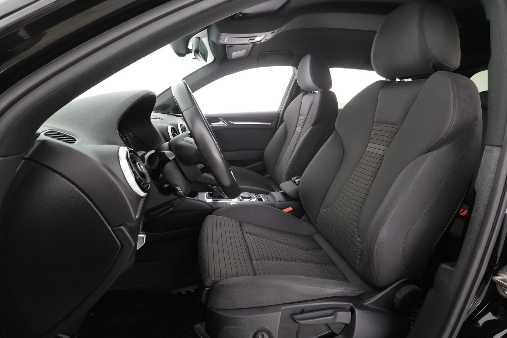 Audi A3 2017 Sportback First Edition Business Sport 1,4 TFSI COD 110 kW ultra S tronic * 1.OM / ACC / LED / Sporttipenkit / P.tutka * - Suomi-auto / Kahdet renkaat aluvanteilla