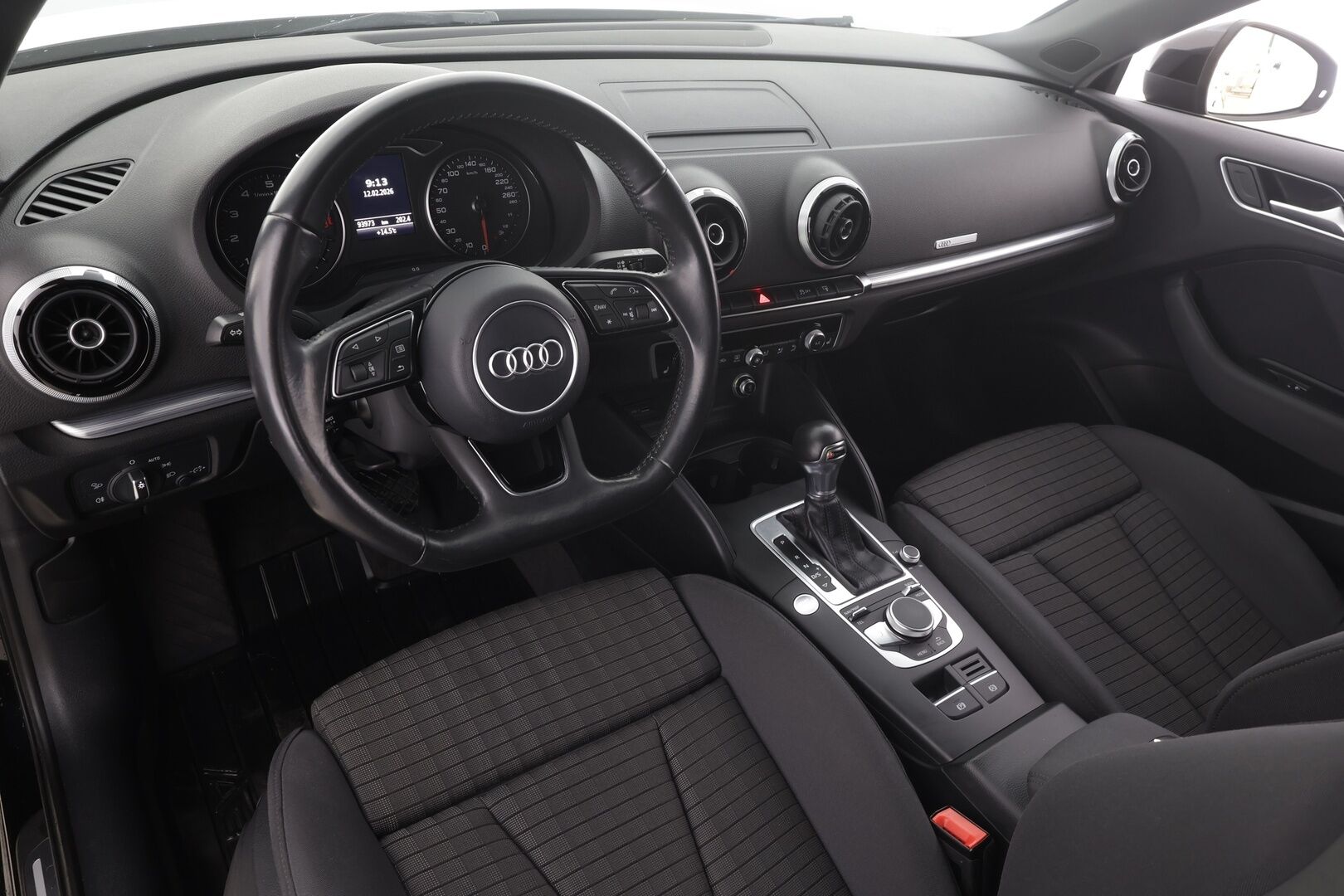 Audi A3 2017 Sportback First Edition Business Sport 1,4 TFSI COD 110 kW ultra S tronic * 1.OM / ACC / LED / Sporttipenkit / P.tutka * - Suomi-auto / Kahdet renkaat aluvanteilla