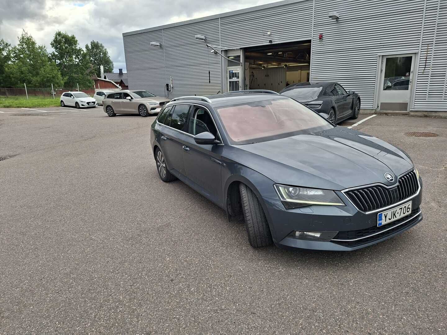 Skoda Superb 2017 Combi 1,6 TDI Ambition GreenLine - Tulossa myyntiin! | Laajasti huollettu | Koukku
