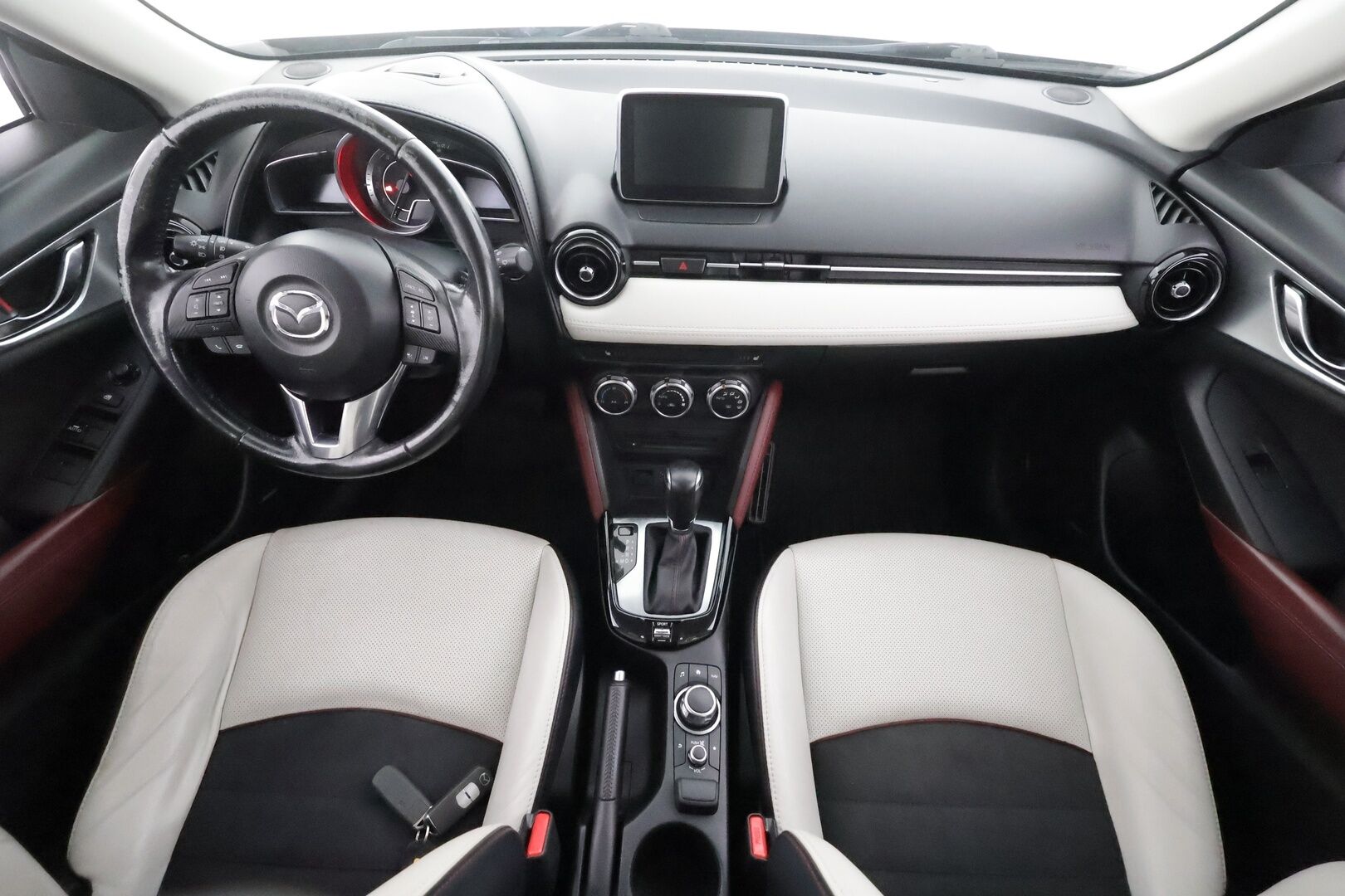 Mazda CX-3 2017 2,0 (120) SKYACTIV-G Luxury Plus 6AT ED2 - | ACC | HUD | BOSE | Nahka-alcantara | P.kamera | LED | Navi | BSM | Kaistavahti | Keyless | Bluetooth | Lohko + sisälämmitin | 2x renkaat aluin | 