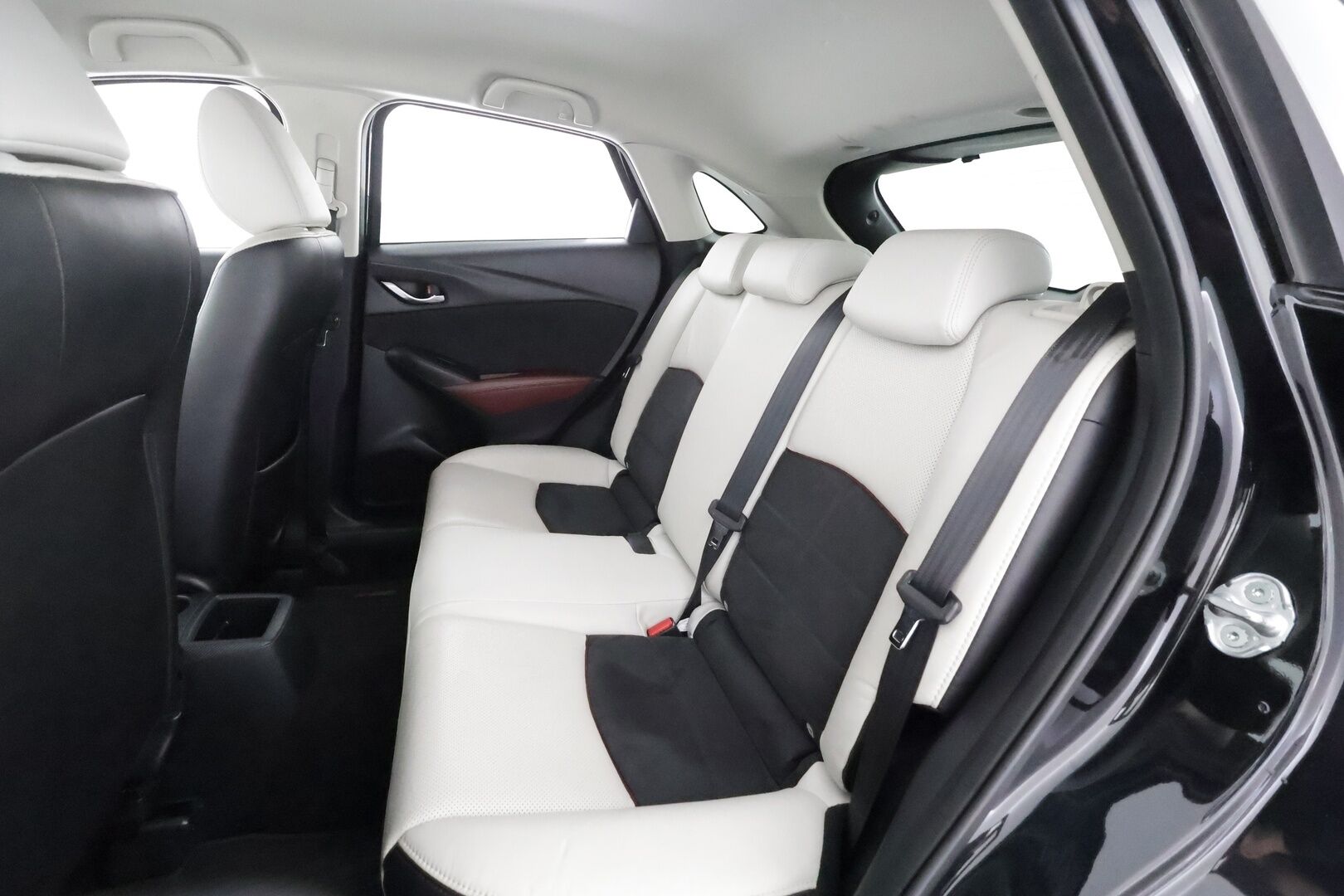 Mazda CX-3 2017 2,0 (120) SKYACTIV-G Luxury Plus 6AT ED2 - | ACC | HUD | BOSE | Nahka-alcantara | P.kamera | LED | Navi | BSM | Kaistavahti | Keyless | Bluetooth | Lohko + sisälämmitin | 2x renkaat aluin | 