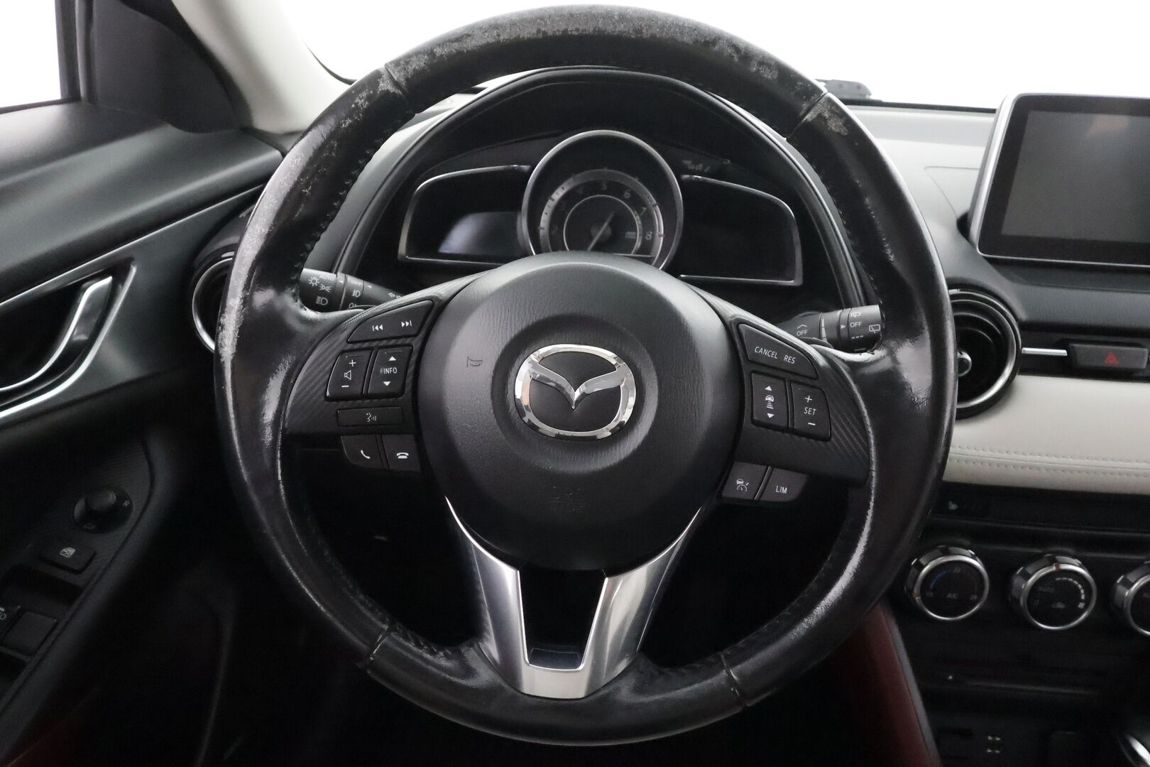 Mazda CX-3 2017 2,0 (120) SKYACTIV-G Luxury Plus 6AT ED2 - | ACC | HUD | BOSE | Nahka-alcantara | P.kamera | LED | Navi | BSM | Kaistavahti | Keyless | Bluetooth | Lohko + sisälämmitin | 2x renkaat aluin | 