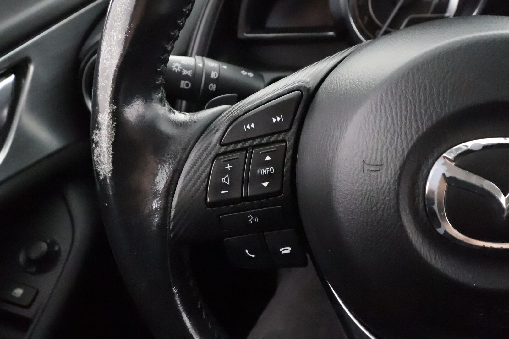 Mazda CX-3 2017 2,0 (120) SKYACTIV-G Luxury Plus 6AT ED2 - | ACC | HUD | BOSE | Nahka-alcantara | P.kamera | LED | Navi | BSM | Kaistavahti | Keyless | Bluetooth | Lohko + sisälämmitin | 2x renkaat aluin | 