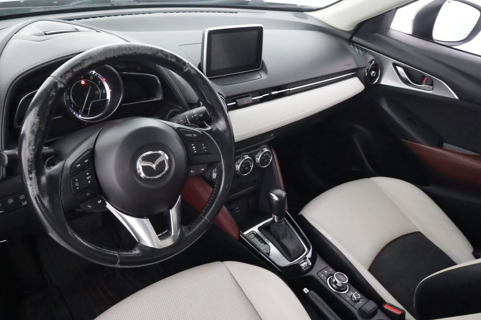Mazda CX-3 2017 2,0 (120) SKYACTIV-G Luxury Plus 6AT ED2 - | ACC | HUD | BOSE | Nahka-alcantara | P.kamera | LED | Navi | BSM | Kaistavahti | Keyless | Bluetooth | Lohko + sisälämmitin | 2x renkaat aluin | 