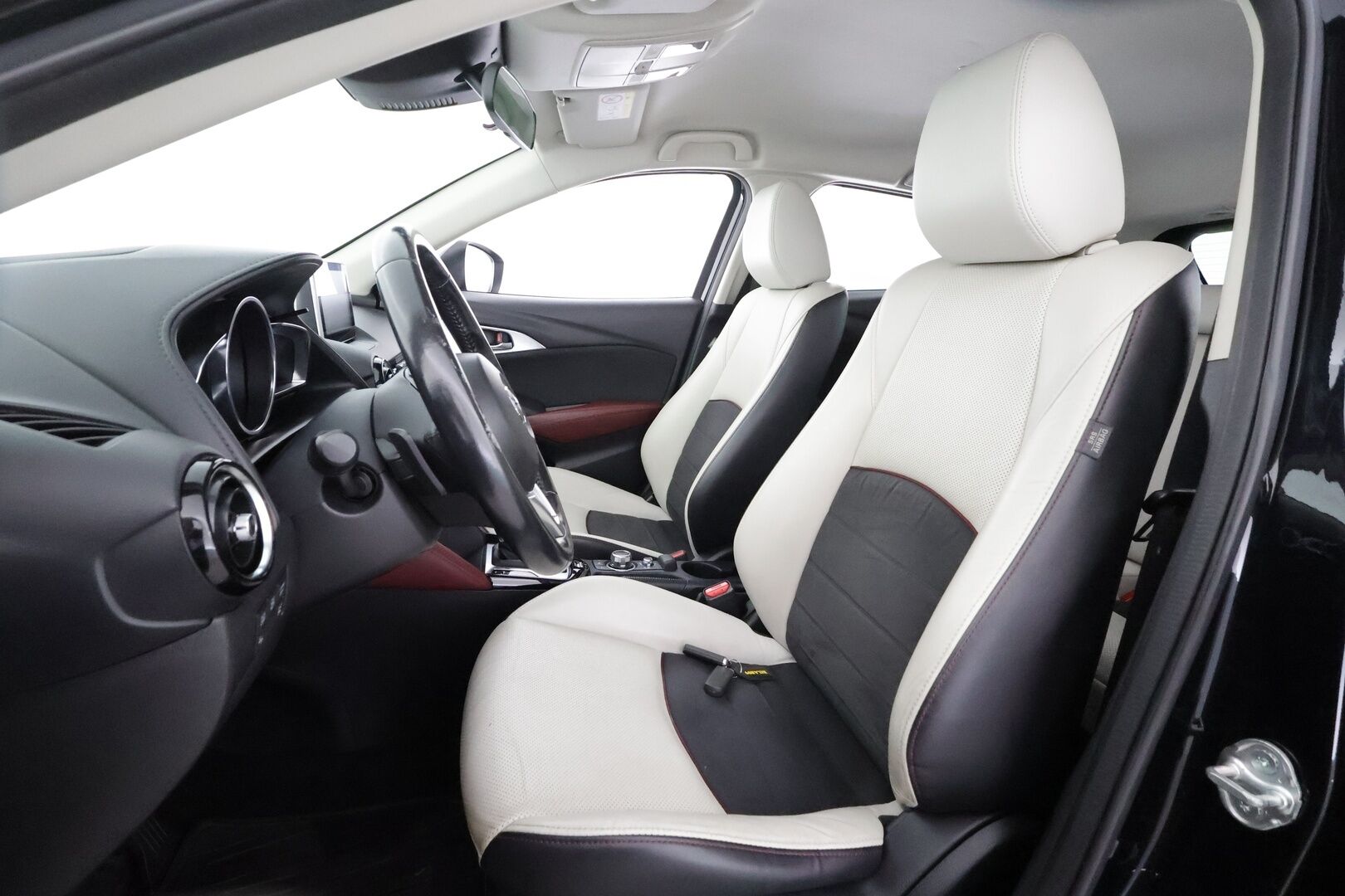 Mazda CX-3 2017 2,0 (120) SKYACTIV-G Luxury Plus 6AT ED2 - | ACC | HUD | BOSE | Nahka-alcantara | P.kamera | LED | Navi | BSM | Kaistavahti | Keyless | Bluetooth | Lohko + sisälämmitin | 2x renkaat aluin | 