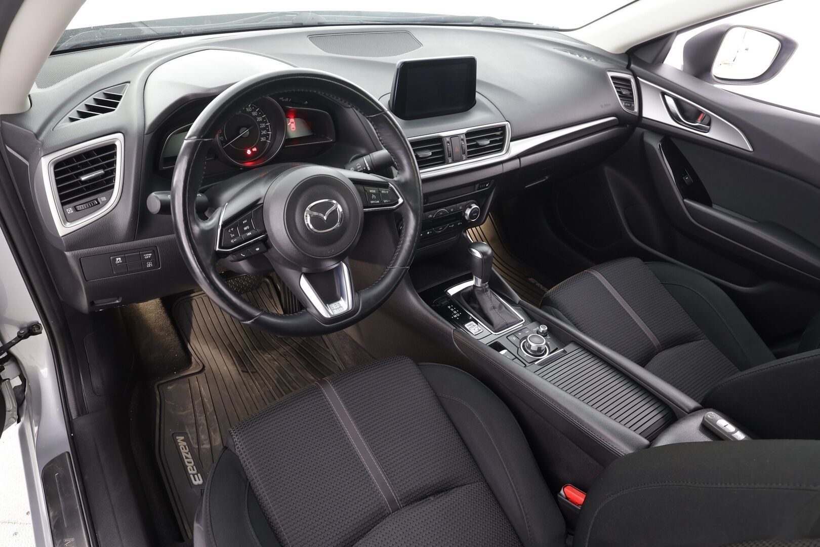 Mazda Mazda3 2017 Sedan 2,0 (120) SKYACTIV-G Premium Plus 6AT 4ov CX2 - | P.Kamera | LED | Sisätilanlämmitin | Vakkari | Bluetooth | Ratinlämmitys | Katveavustin | Navi | Merkkihuollot | Suomi-auto | 