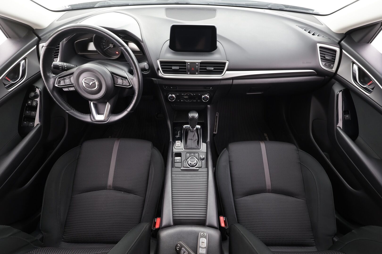 Mazda Mazda3 2017 Sedan 2,0 (120) SKYACTIV-G Premium Plus 6AT 4ov CX2 - | P.Kamera | LED | Sisätilanlämmitin | Vakkari | Bluetooth | Ratinlämmitys | Katveavustin | Navi | Merkkihuollot | Suomi-auto | 