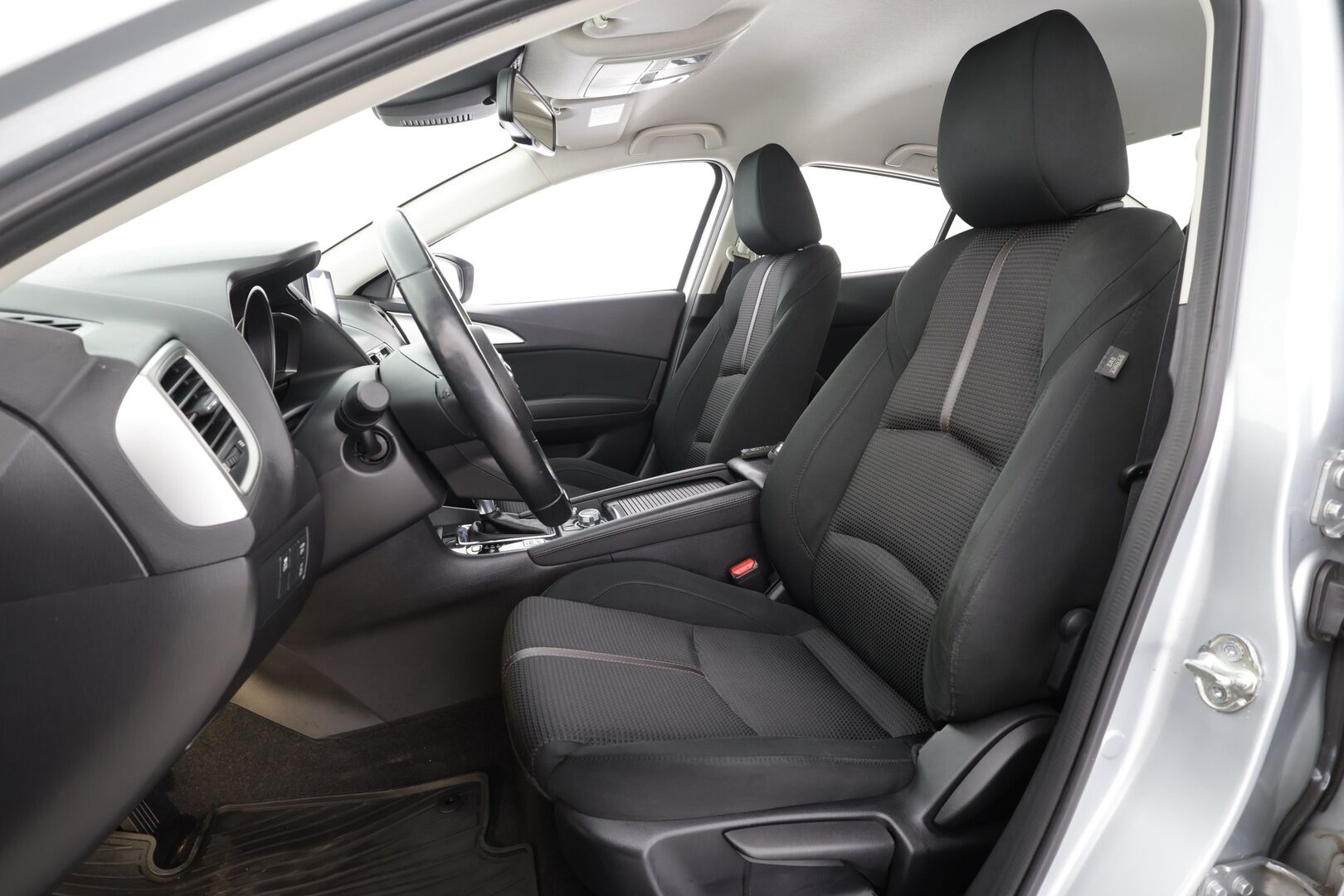 Mazda Mazda3 2017 Sedan 2,0 (120) SKYACTIV-G Premium Plus 6AT 4ov CX2 - | P.Kamera | LED | Sisätilanlämmitin | Vakkari | Bluetooth | Ratinlämmitys | Katveavustin | Navi | Merkkihuollot | Suomi-auto | 