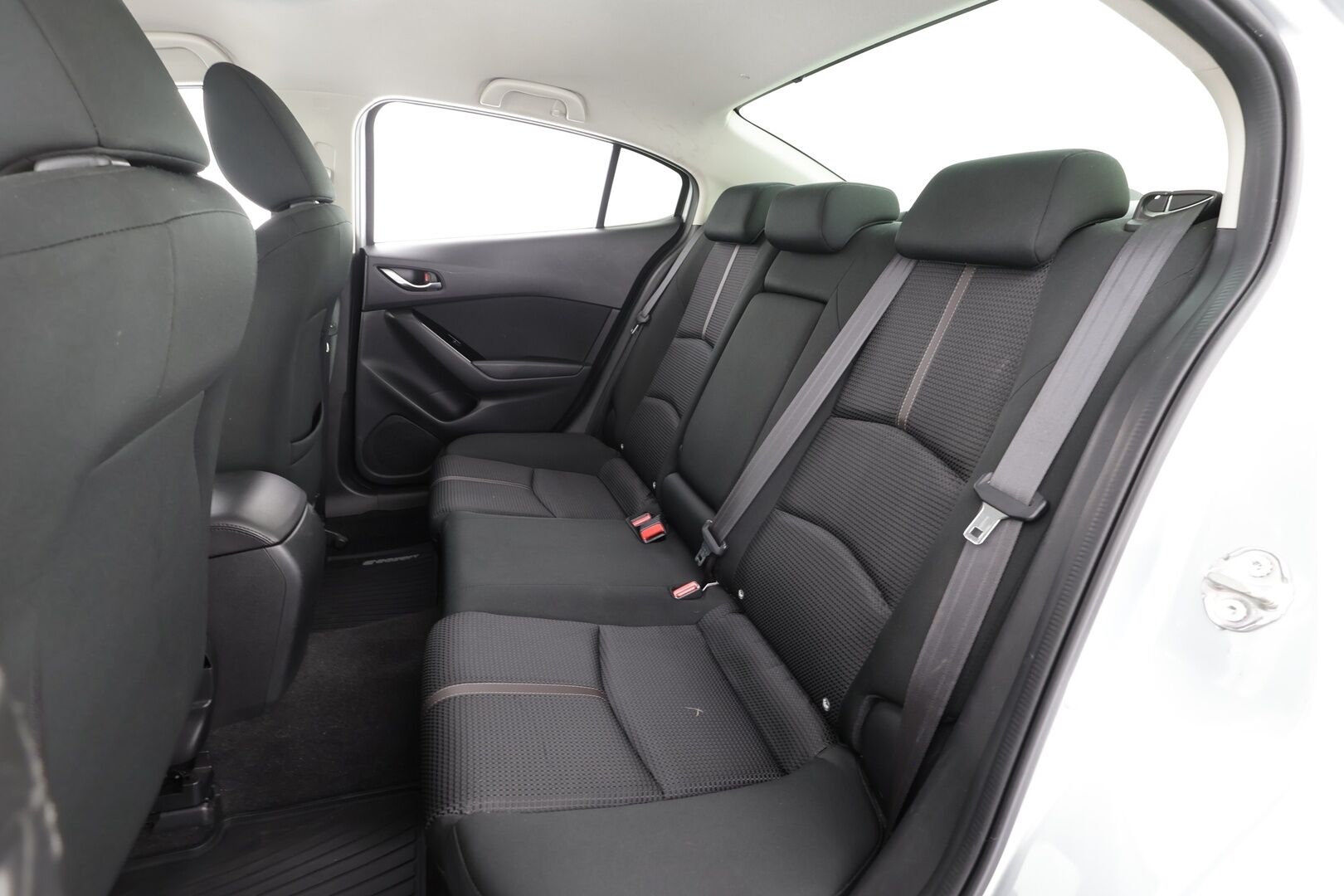 Mazda Mazda3 2017 Sedan 2,0 (120) SKYACTIV-G Premium Plus 6AT 4ov CX2 - | P.Kamera | LED | Sisätilanlämmitin | Vakkari | Bluetooth | Ratinlämmitys | Katveavustin | Navi | Merkkihuollot | Suomi-auto | 