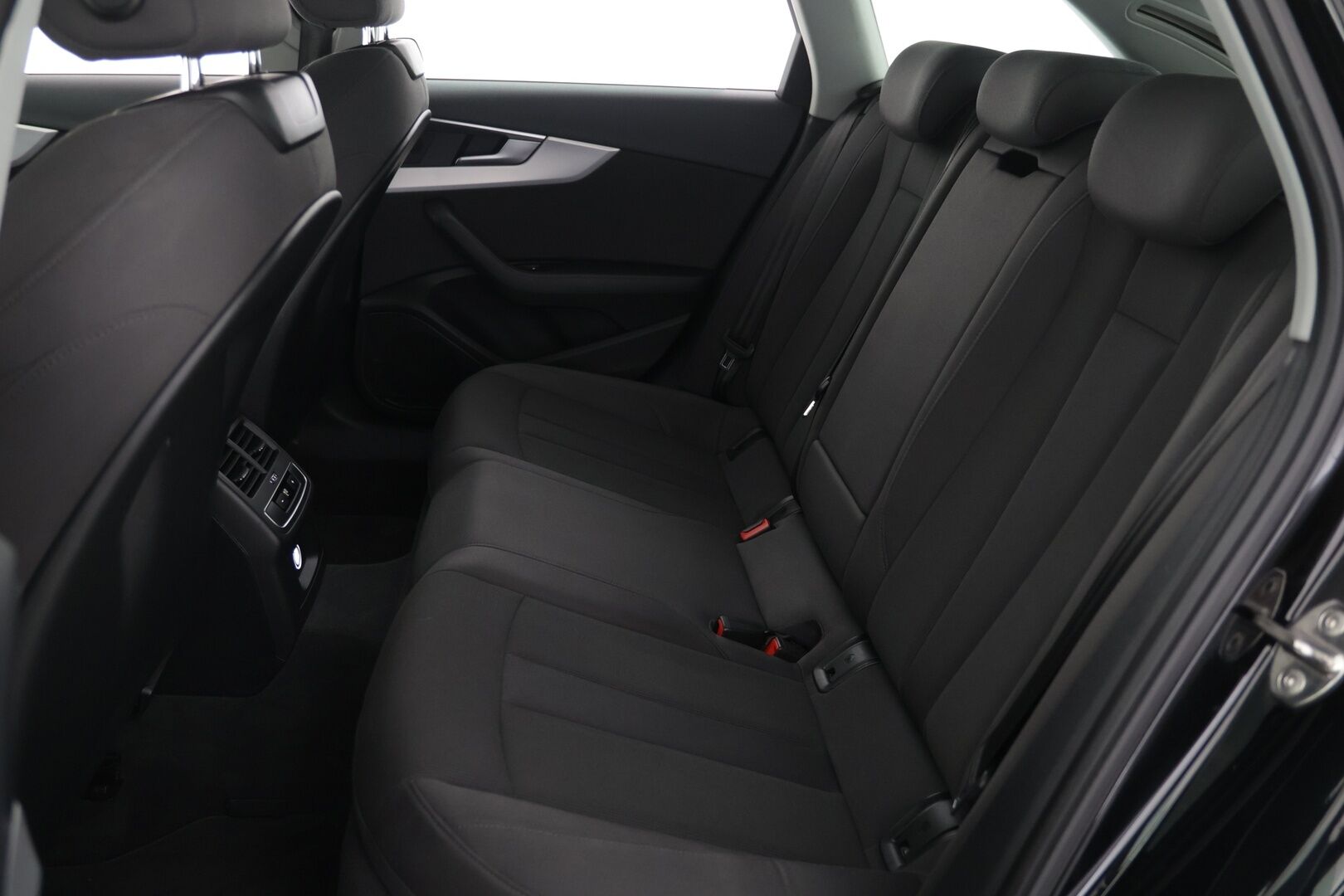 Audi A4 2017 Avant Land of quattro Edition 2,0 TDI 140 kW quattro S tronic - | LED | Webasto | Koukku | Vakkari | Suomi-auto |