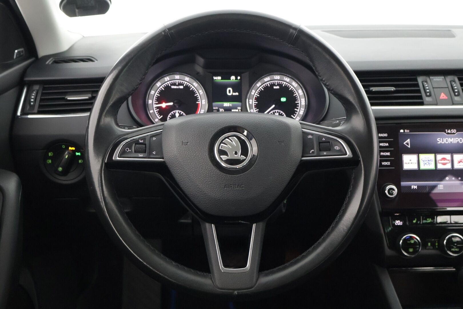 Skoda Octavia 2017 Combi 1,6 TDI Style DSG **WEBASTO /Canton äänentoisto / Kamera / Koukku / Ambiente** - Jakopää tehty 2/25 / 2x Renkaat vanteineen 