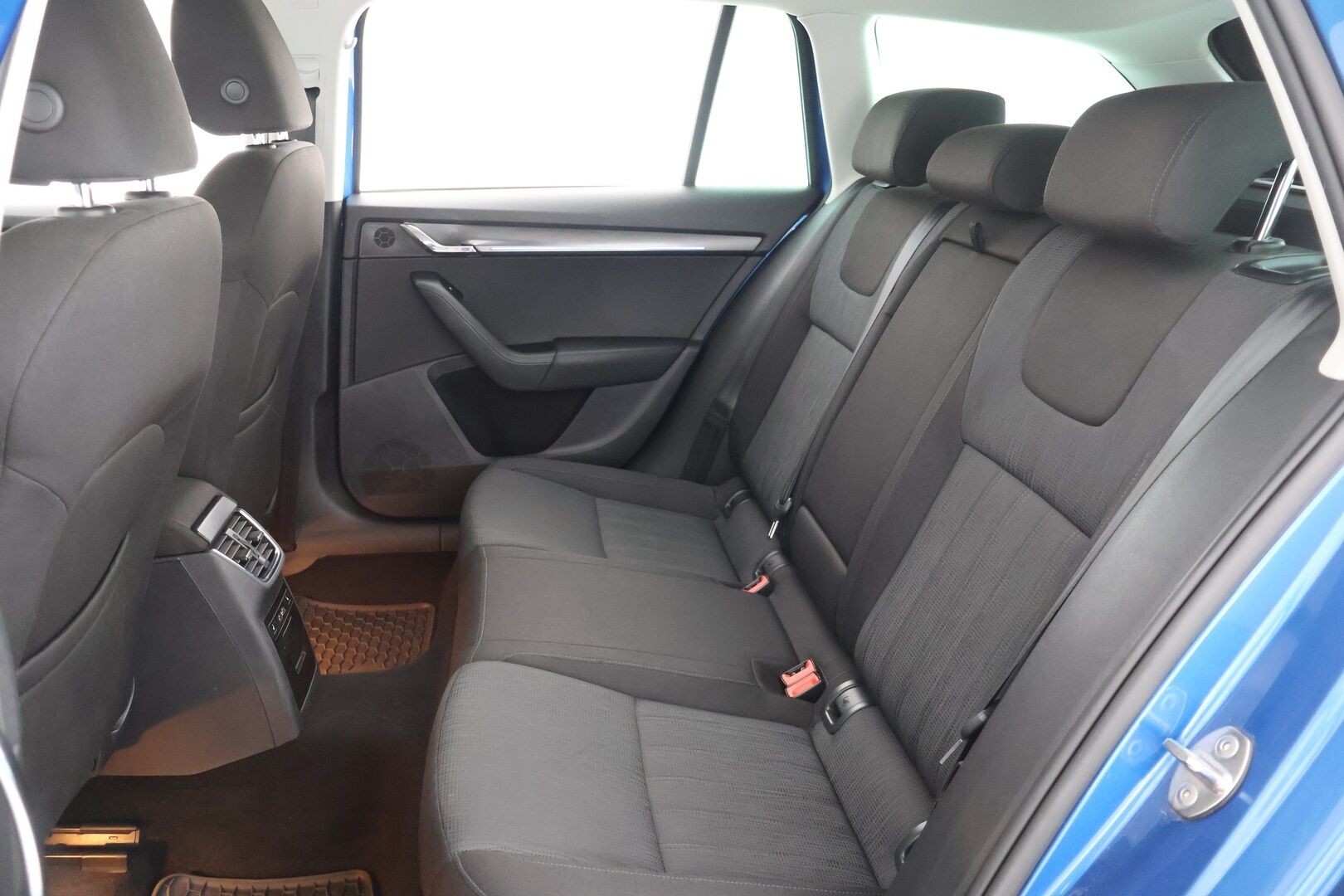 Skoda Octavia 2017 Combi 1,6 TDI Style DSG Autom. - Suomi-Auto | Webasto | Canton äänentoisto | Kamera | Koukku |Ambiente