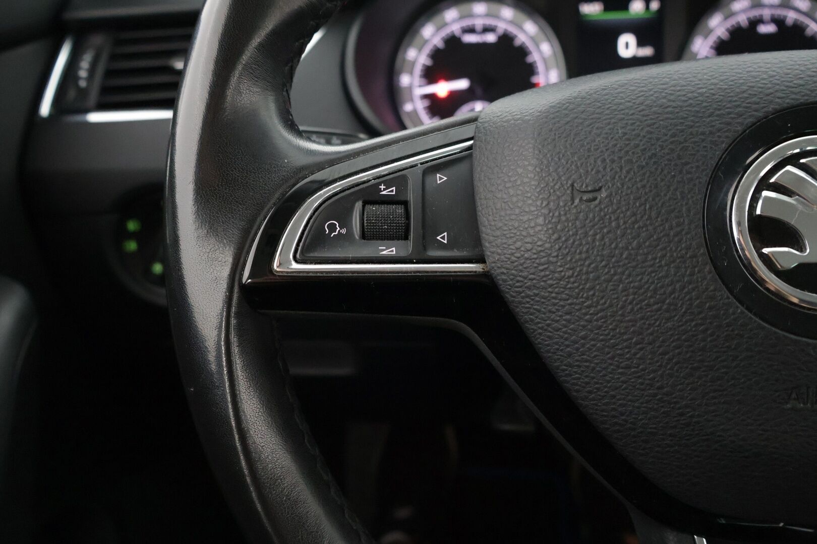 Skoda Octavia 2017 Combi 1,6 TDI Style DSG **WEBASTO /Canton äänentoisto / Kamera / Koukku / Ambiente** - Jakopää tehty 2/25 / 2x Renkaat vanteineen 