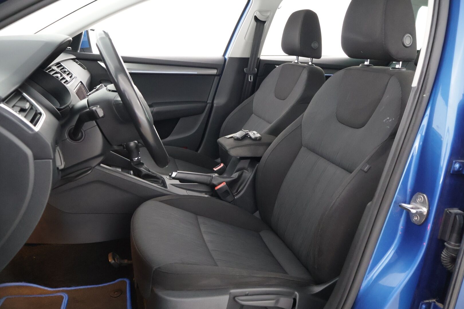 Skoda Octavia 2017 Combi 1,6 TDI Style DSG **WEBASTO /Canton äänentoisto / Kamera / Koukku / Ambiente** - Jakopää tehty 2/25 / 2x Renkaat vanteineen 