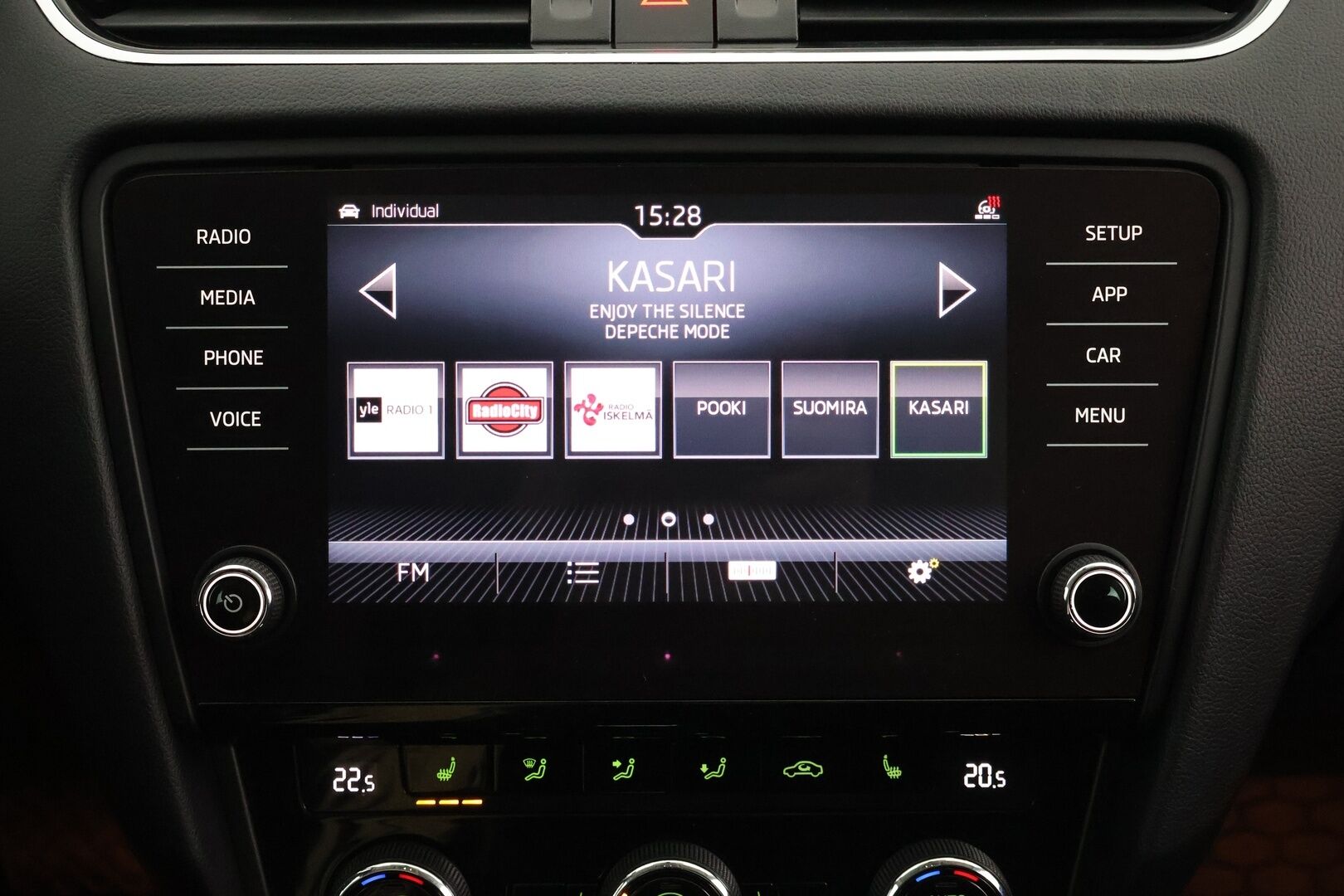 Skoda Octavia 2017 Combi 1,6 TDI Style DSG Autom. - Suomi-Auto | Webasto | Canton äänentoisto | Kamera | Koukku |Ambiente