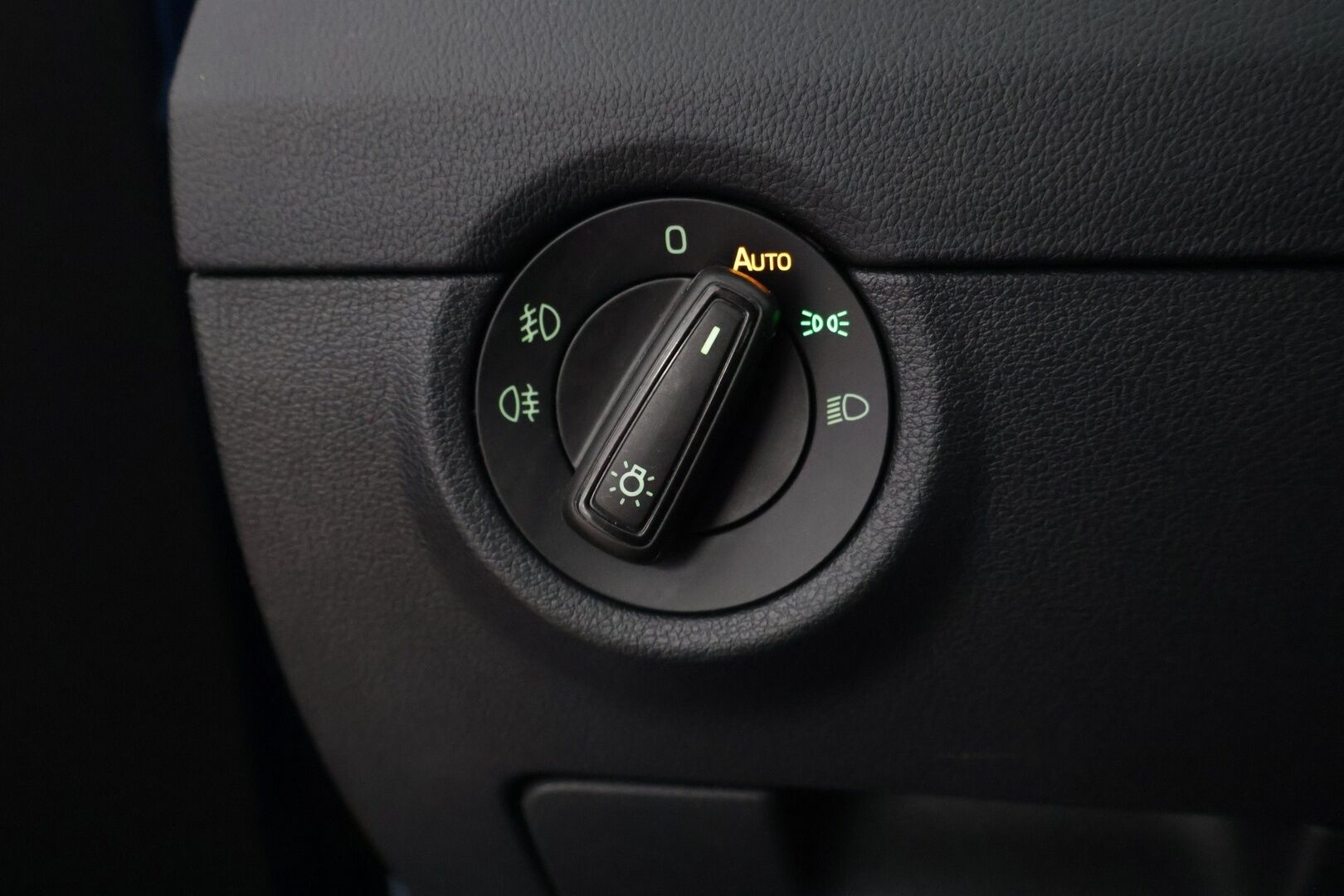 Skoda Octavia 2017 Combi 1,6 TDI Style DSG **WEBASTO /Canton äänentoisto / Kamera / Koukku / Ambiente** - Jakopää tehty 2/25 / 2x Renkaat vanteineen 