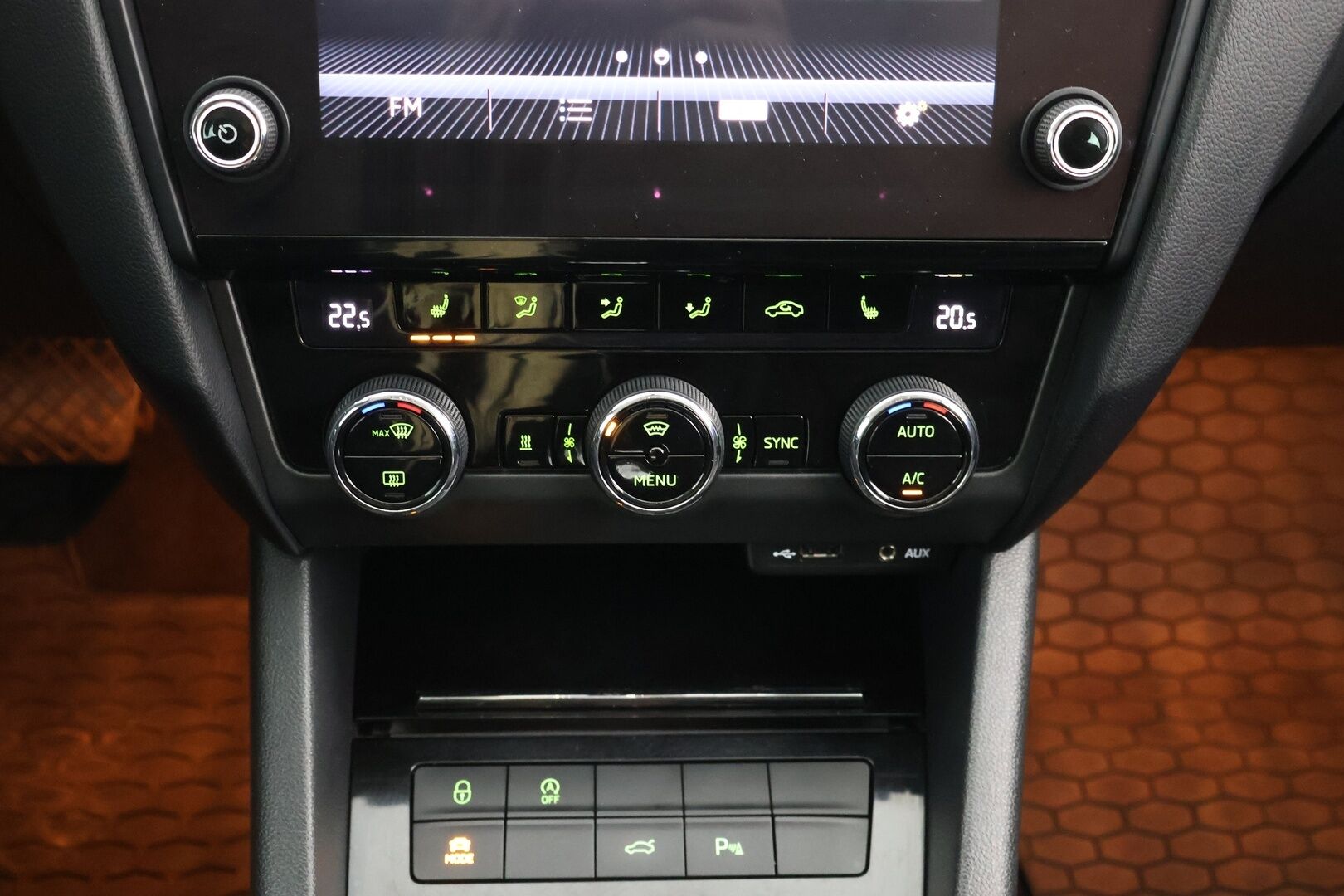 Skoda Octavia 2017 Combi 1,6 TDI Style DSG Autom. - Suomi-Auto | Webasto | Canton äänentoisto | Kamera | Koukku |Ambiente