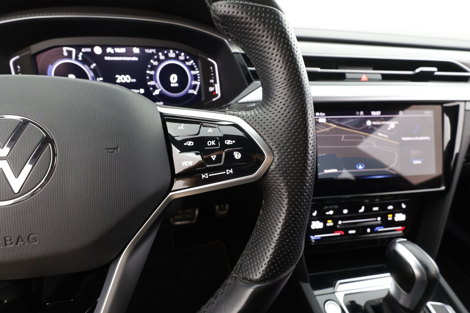 Volkswagen Arteon 2023 Shooting Brake R-Line Business eHybrid 160 kW DSG-automaatti - | ACC | Webasto | Koukku | HUD | DCC | IQ.Light | Nahka-alcantara | Digimittaristo | Travel Assist | P.kamera | Keyless | 1-om suomiauto | 2x renkaat aluin | ALV | 