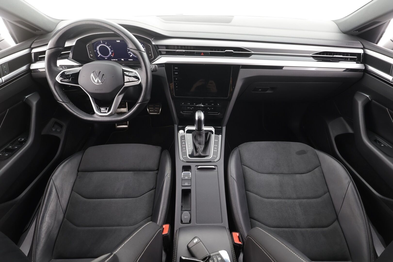 Volkswagen Arteon 2023 Shooting Brake R-Line Business eHybrid 160 kW DSG-automaatti - | ACC | Webasto | Koukku | HUD | DCC | IQ.Light | Nahka-alcantara | Digimittaristo | Travel Assist | P.kamera | Keyless | 1-om suomiauto | 2x renkaat aluin | ALV | 