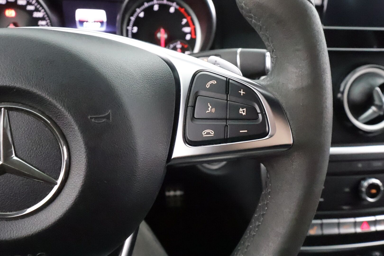 Mercedes-Benz CLA 2018 180 A Shooting Brake White Art Edition * Vakkari / LED / urheiluistuimet / P.Kamera / AMG / Bluetooth * - Kahdet renkaat / Suomi-auto