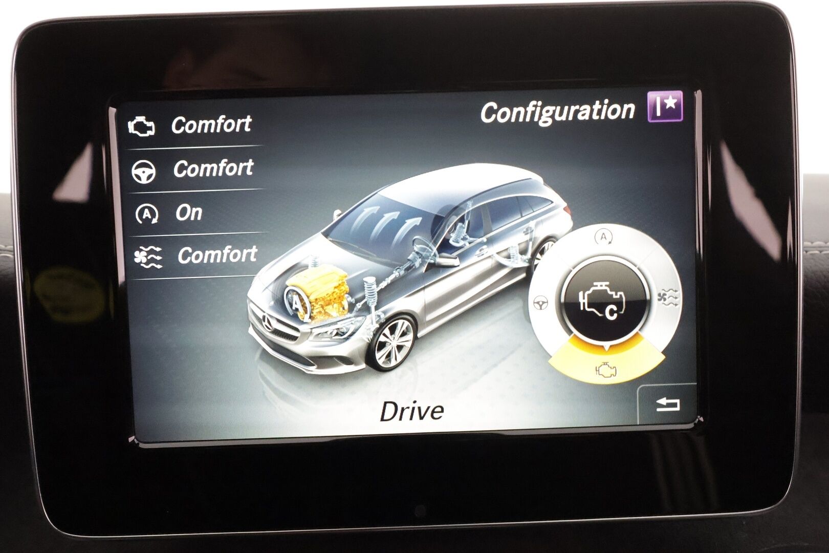 Mercedes-Benz CLA 2018 180 A Shooting Brake White Art Edition * Vakkari / LED / urheiluistuimet / P.Kamera / AMG / Bluetooth * - Kahdet renkaat / Suomi-auto