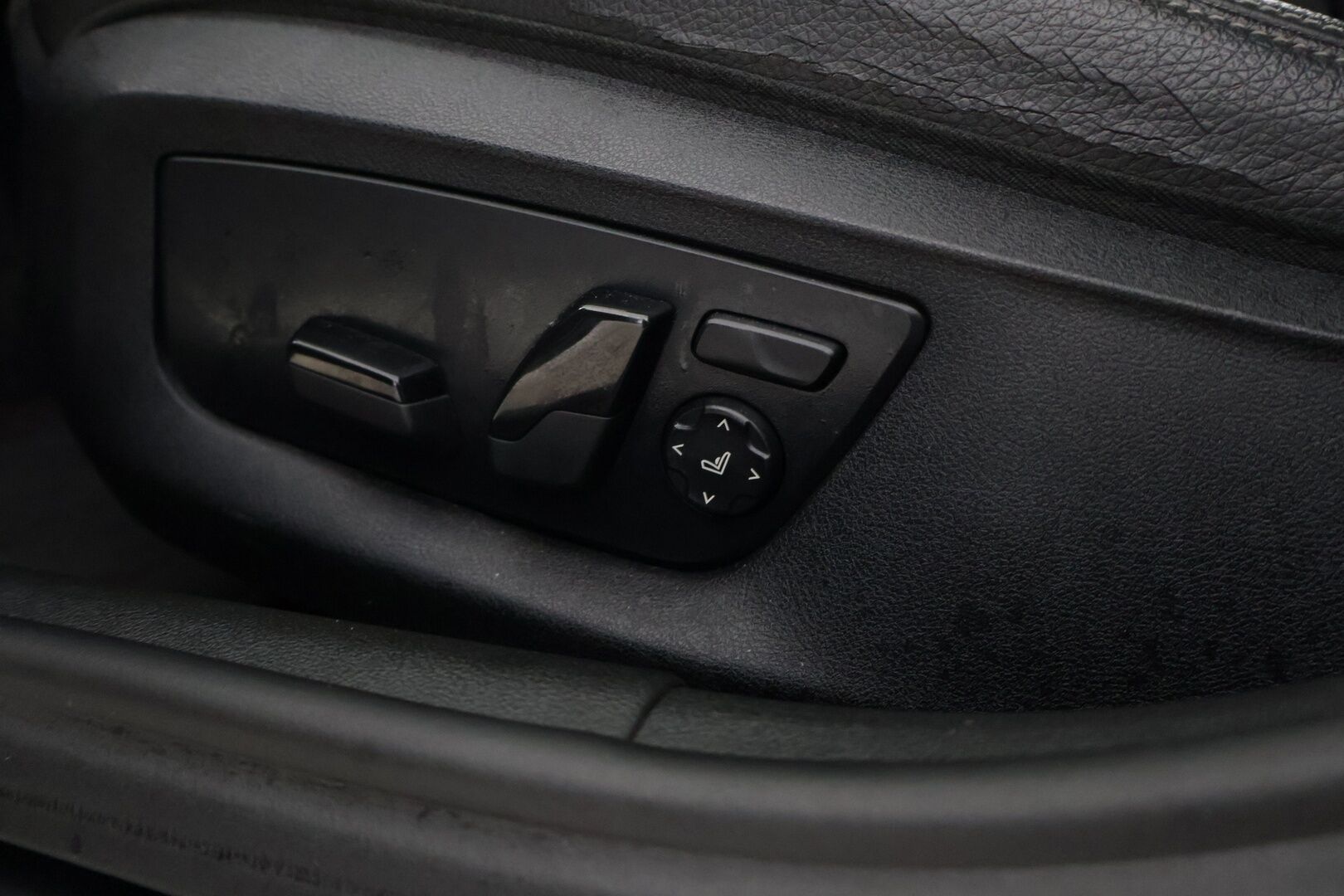BMW 530 2017 G30 Sedan 530e A iPerformance Launch Edition Sport  MYYDÄÄN HUUTOKAUPAT.COM - M Sport | ACC | HUD | Panorama | 360° Kamera | Navi Professional | Adaptiiviset LED-ajovalot | Ambient Light | | Suomi-auto| MYYDÄÄN HUUTOKAUPAT.COM