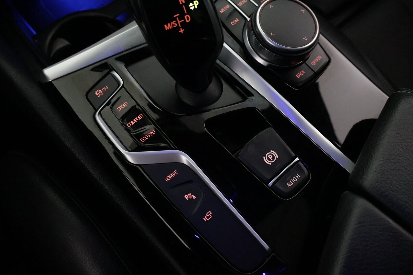 BMW 530 2017 G30 Sedan 530e A iPerformance Launch Edition Sport  MYYDÄÄN HUUTOKAUPAT.COM - M Sport | ACC | HUD | Panorama | 360° Kamera | Navi Professional | Adaptiiviset LED-ajovalot | Ambient Light | | Suomi-auto| MYYDÄÄN HUUTOKAUPAT.COM