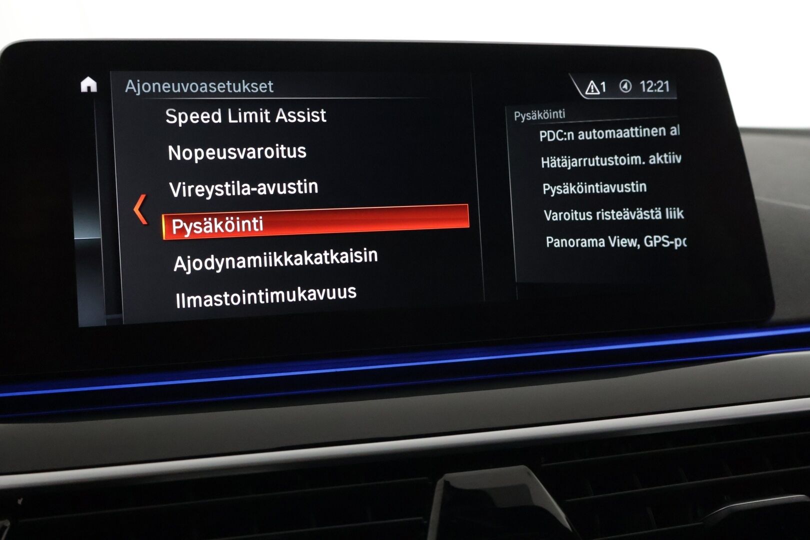 BMW 530 2017 G30 Sedan 530e A iPerformance Launch Edition Sport  MYYDÄÄN HUUTOKAUPAT.COM - M Sport | ACC | HUD | Panorama | 360° Kamera | Navi Professional | Adaptiiviset LED-ajovalot | Ambient Light | | Suomi-auto| MYYDÄÄN HUUTOKAUPAT.COM