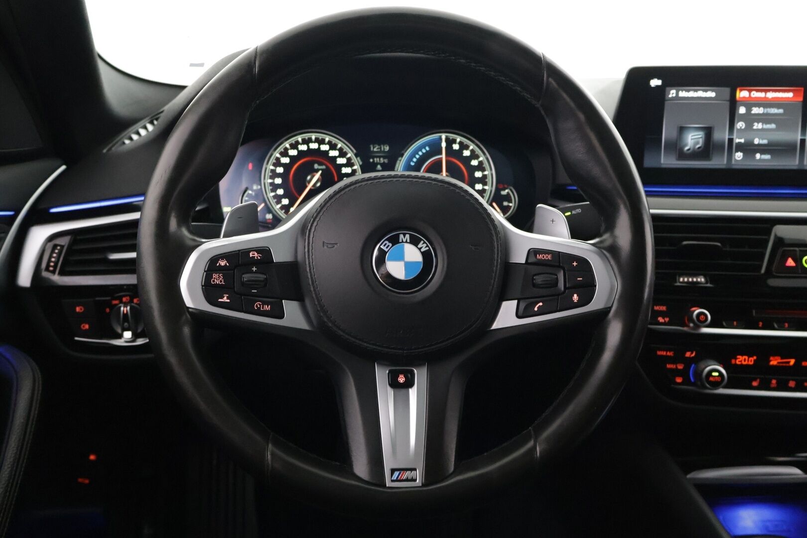 BMW 530 2017 G30 Sedan 530e A iPerformance Launch Edition Sport  MYYDÄÄN HUUTOKAUPAT.COM - M Sport | ACC | HUD | Panorama | 360° Kamera | Navi Professional | Adaptiiviset LED-ajovalot | Ambient Light | | Suomi-auto| MYYDÄÄN HUUTOKAUPAT.COM