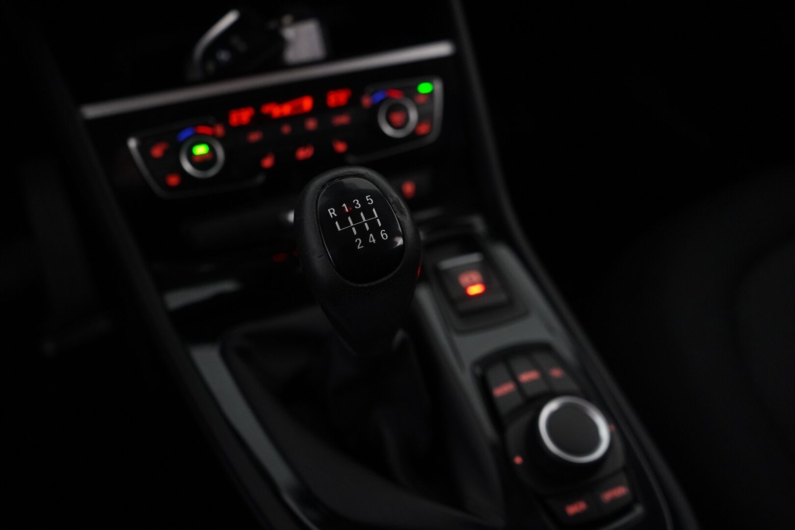 BMW 216 2017 F46 Gran Tourer 216d Business * Vakkari / Vetokoukku / Lohkolämmitin / Pysäköintitutka * - Suomi-auto / Merkkihuollettu / 7-paikkainen - HULLU BLACKWEEK KORKOTARJOUS 2,49%