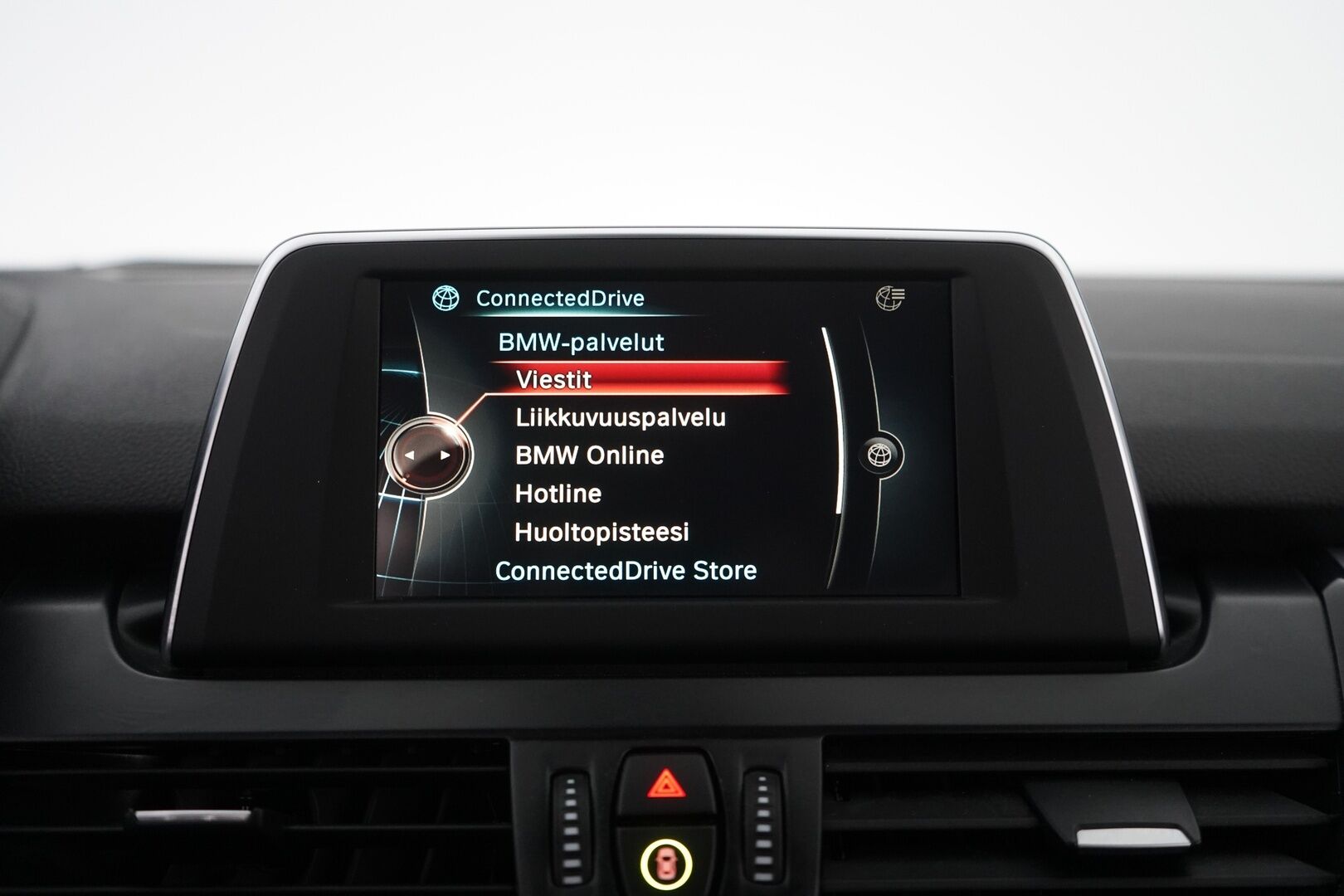 BMW 216 2017 F46 Gran Tourer 216d Business * Vakkari / Vetokoukku / Lohkolämmitin / Pysäköintitutka * - Suomi-auto / Merkkihuollettu / 7-paikkainen - HULLU BLACKWEEK KORKOTARJOUS 2,49%