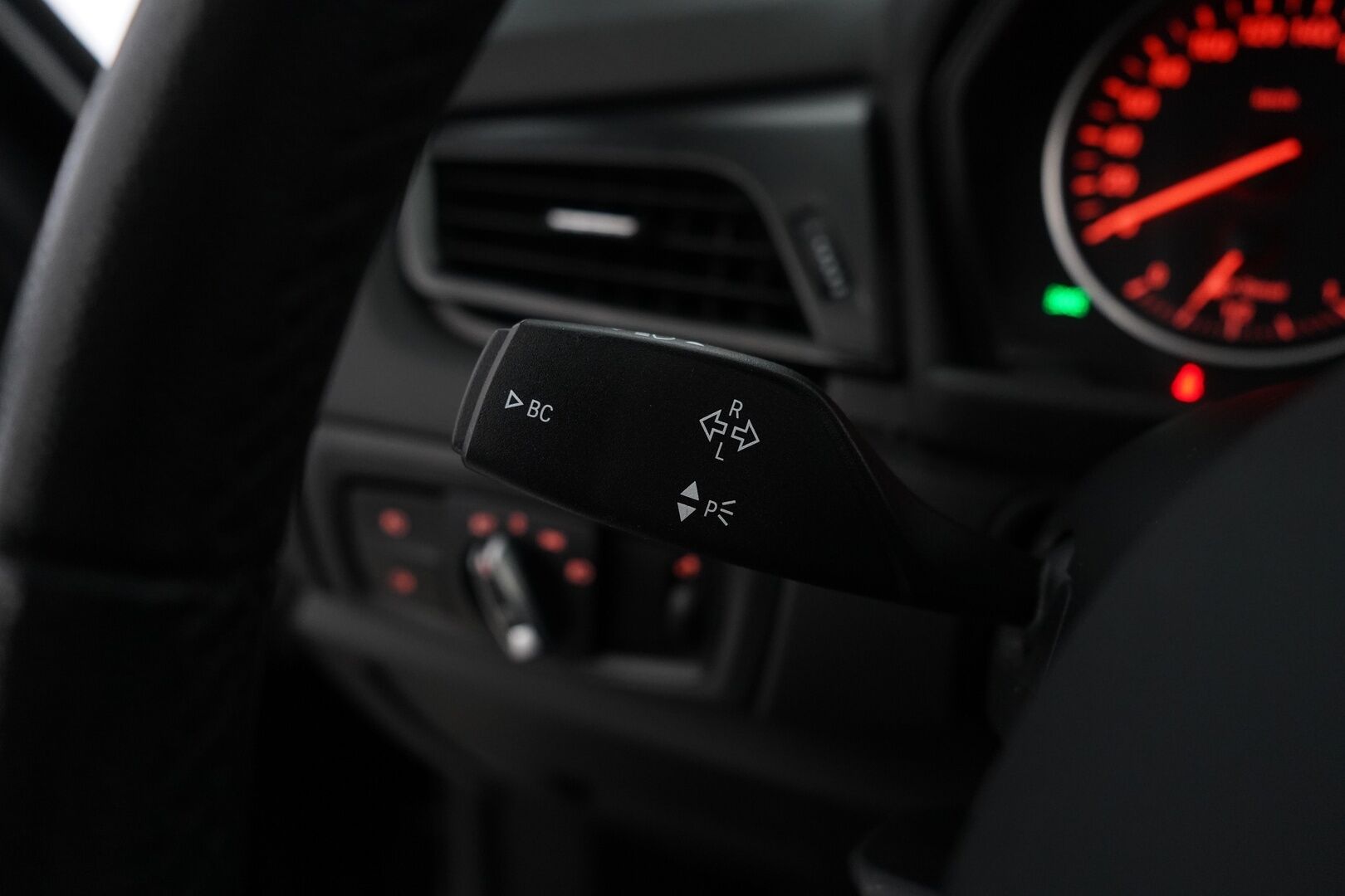 BMW 216 2017 F46 Gran Tourer 216d Business * Vakkari / Vetokoukku / Lohkolämmitin / Pysäköintitutka * - Suomi-auto / Merkkihuollettu / 7-paikkainen - HULLU BLACKWEEK KORKOTARJOUS 2,49%