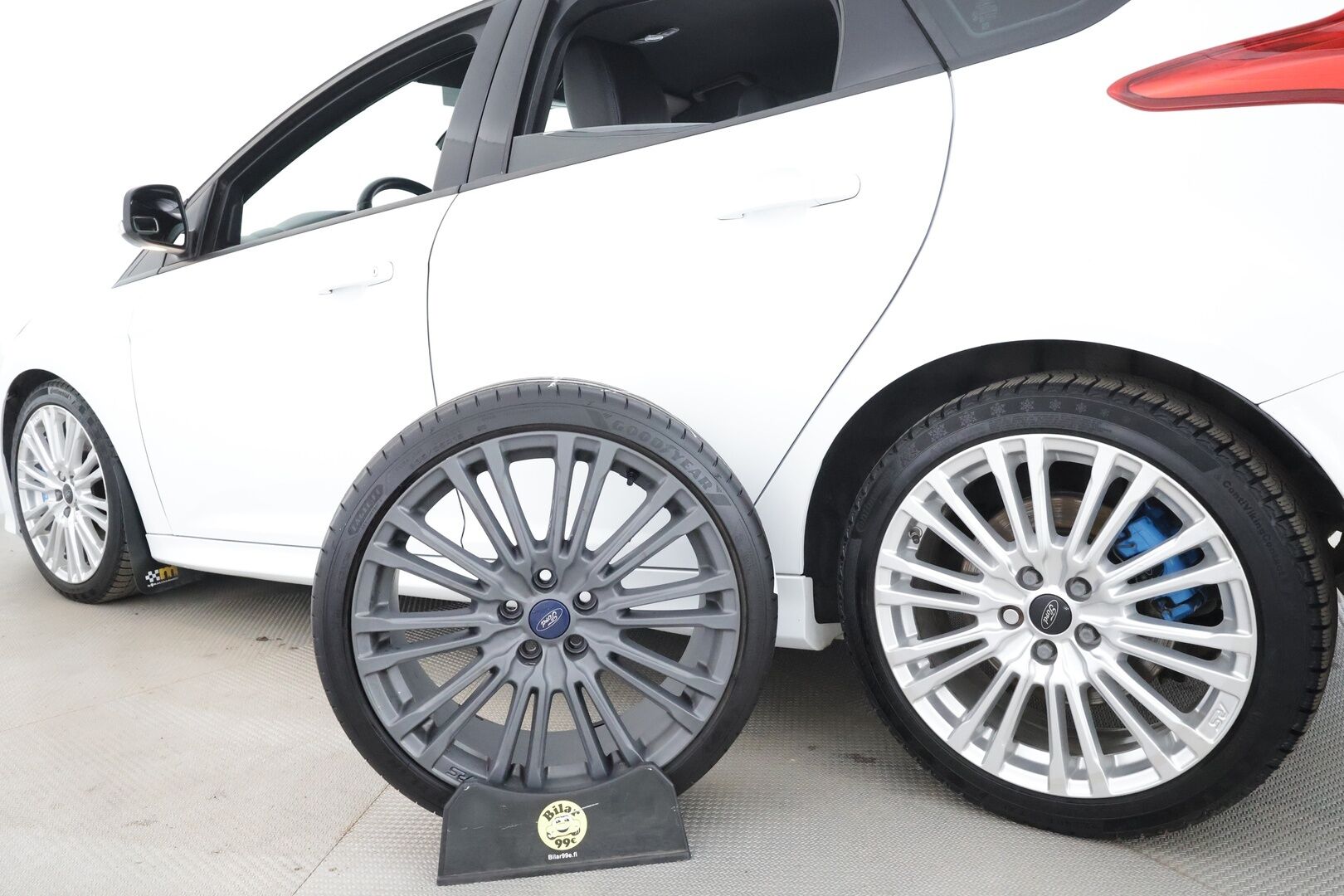 Ford Focus 2017 2,3 EcoBoost 350 hv start/stop M6 RS * Lohkolämmitin / Xenon / P.Kamera / Apple&Android / Sony / Keyless * - Suomi-auto / Kahdet renkaat / Merkkihuollot