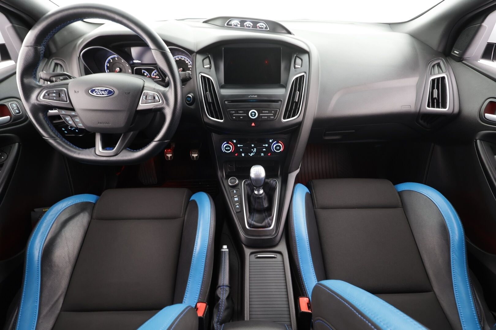 Ford Focus 2017 2,3 EcoBoost 350 hv start/stop M6 RS * Lohkolämmitin / Xenon / P.Kamera / Apple&Android / Sony / Keyless * - Suomi-auto / Kahdet renkaat / Merkkihuollot