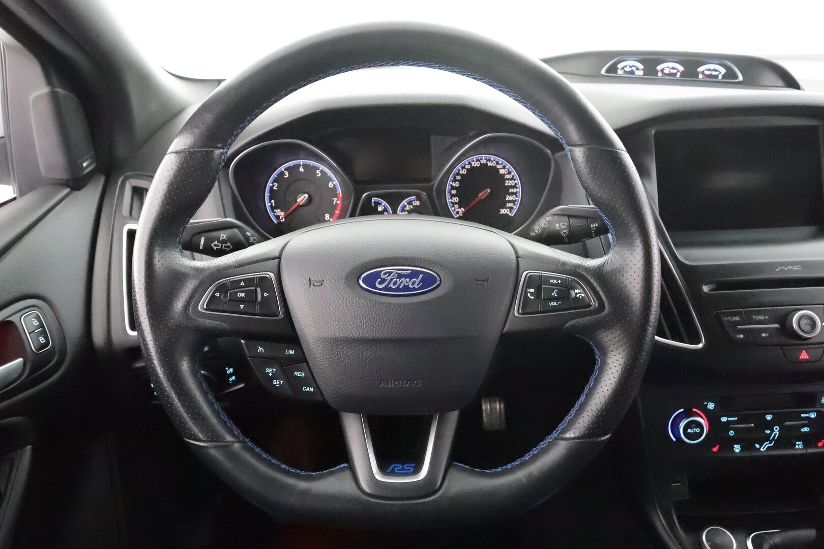 Ford Focus 2017 2,3 EcoBoost 350 hv start/stop M6 RS * Lohkolämmitin / Xenon / P.Kamera / Apple&Android / Sony / Keyless * - Suomi-auto / Kahdet renkaat / Merkkihuollot