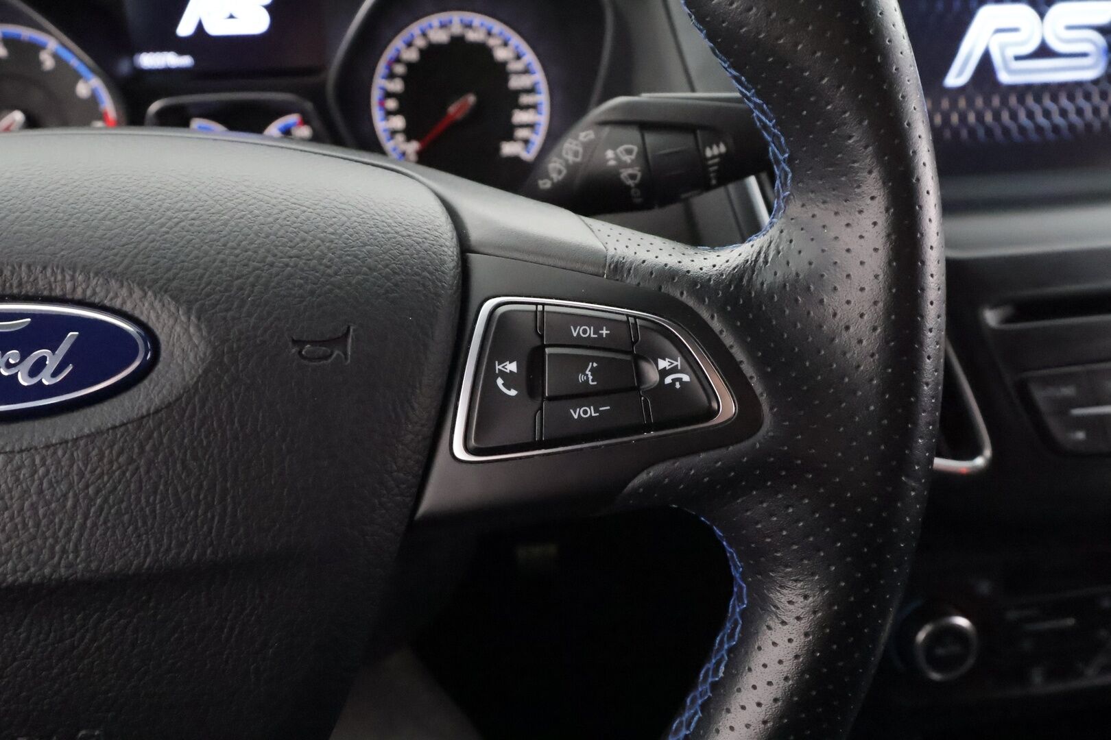 Ford Focus 2017 2,3 EcoBoost 350 hv start/stop M6 RS * Lohkolämmitin / Xenon / P.Kamera / Apple&Android / Sony / Keyless * - Suomi-auto / Kahdet renkaat / Merkkihuollot