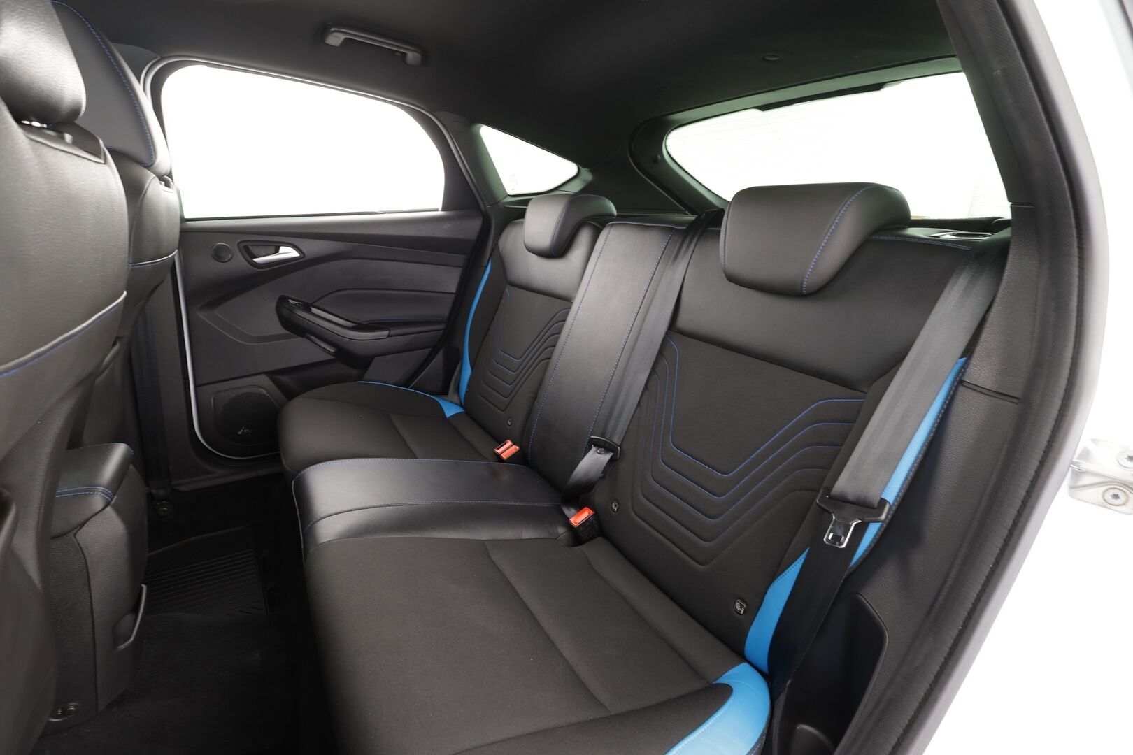 Ford Focus 2017 2,3 EcoBoost 350 hv start/stop M6 RS * Lohkolämmitin / Xenon / P.Kamera / Apple&Android / Sony / Keyless * - Suomi-auto / Kahdet renkaat / Merkkihuollot