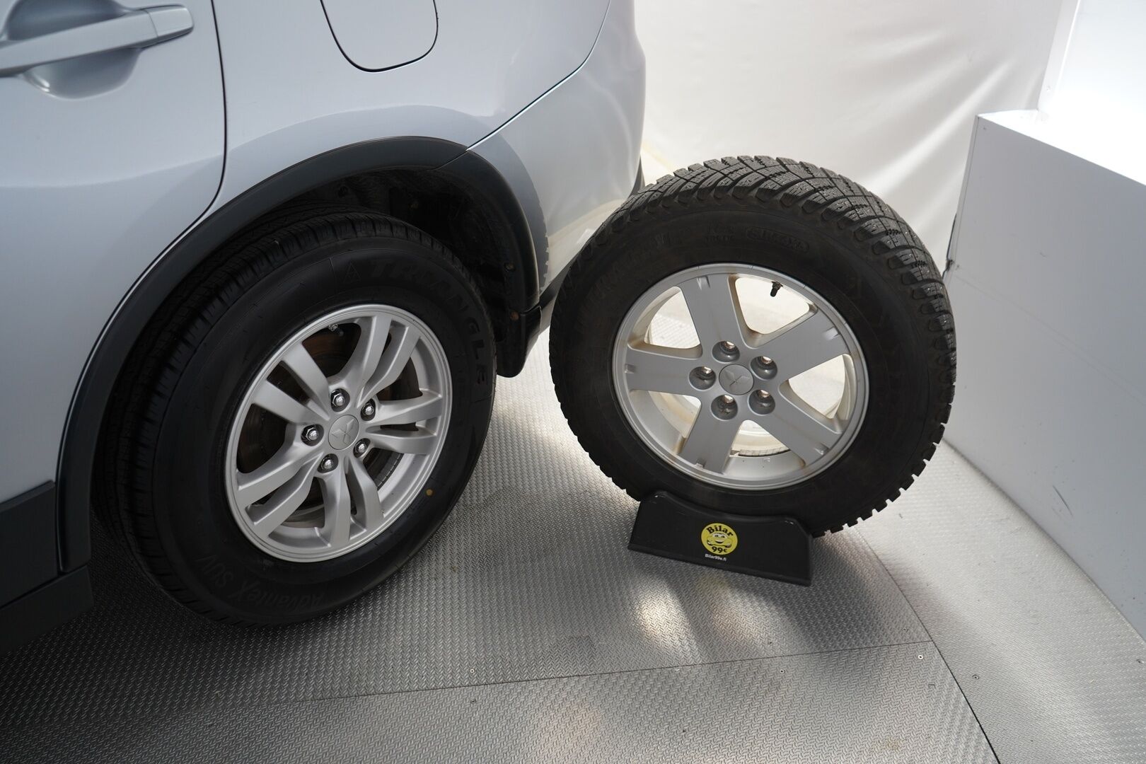 Mitsubishi Outlander 2018 2,0 MIVEC EXE MT 2WD 5P - Kamera | Vakkari | Lohko | Kahdet renkaat OEM alumiinivantein | Suomi-auto | Säntilliset huollot