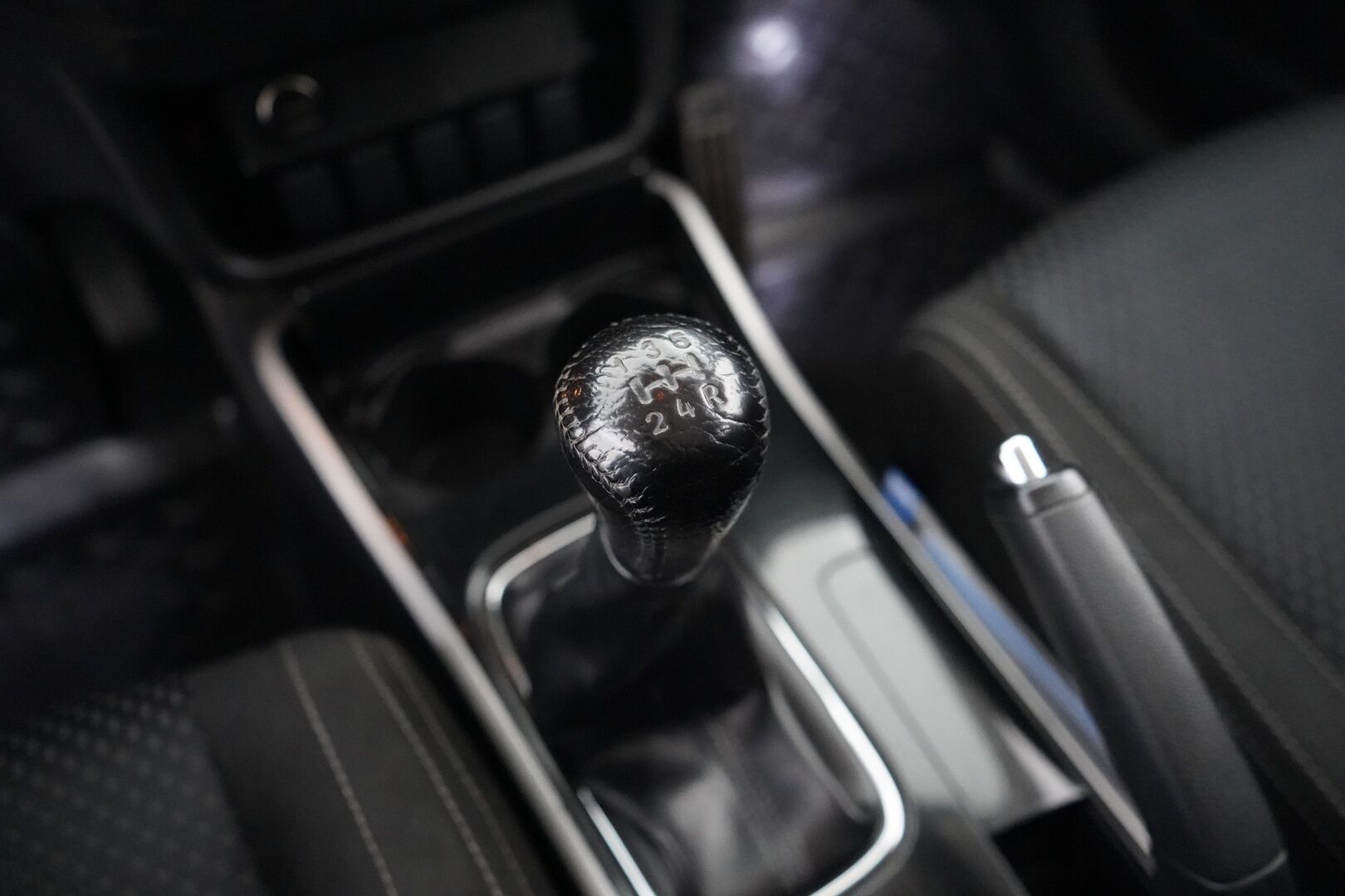 Mitsubishi Outlander 2018 2,0 MIVEC EXE MT 2WD 5P - Kamera | Vakkari | Lohko | Kahdet renkaat OEM alumiinivantein | Suomi-auto | Säntilliset huollot