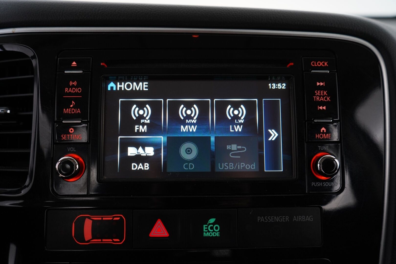Mitsubishi Outlander 2018 2,0 MIVEC EXE MT 2WD 5P - Kamera | Vakkari | Lohko | Kahdet renkaat OEM alumiinivantein | Suomi-auto | Säntilliset huollot