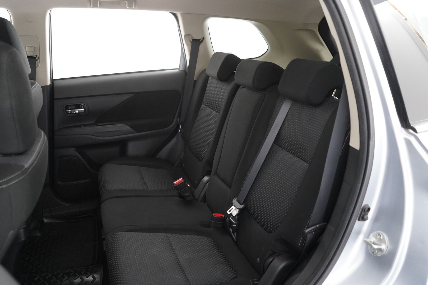 Mitsubishi Outlander 2018 2,0 MIVEC EXE MT 2WD 5P - Kamera | Vakkari | Lohko | Kahdet renkaat OEM alumiinivantein | Suomi-auto | Säntilliset huollot