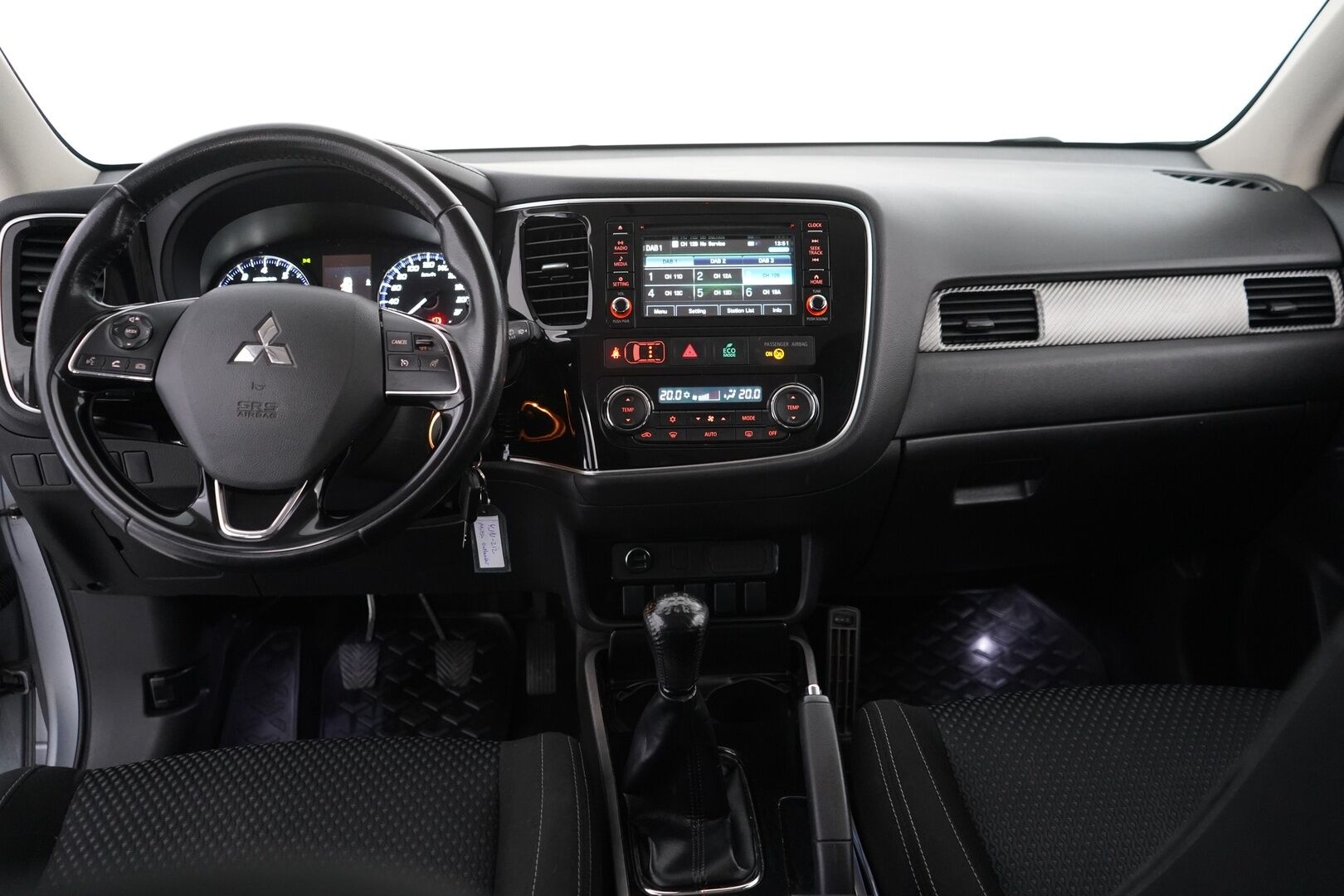 Mitsubishi Outlander 2018 2,0 MIVEC EXE MT 2WD 5P - Kamera | Vakkari | Lohko | Kahdet renkaat OEM alumiinivantein | Suomi-auto | Säntilliset huollot