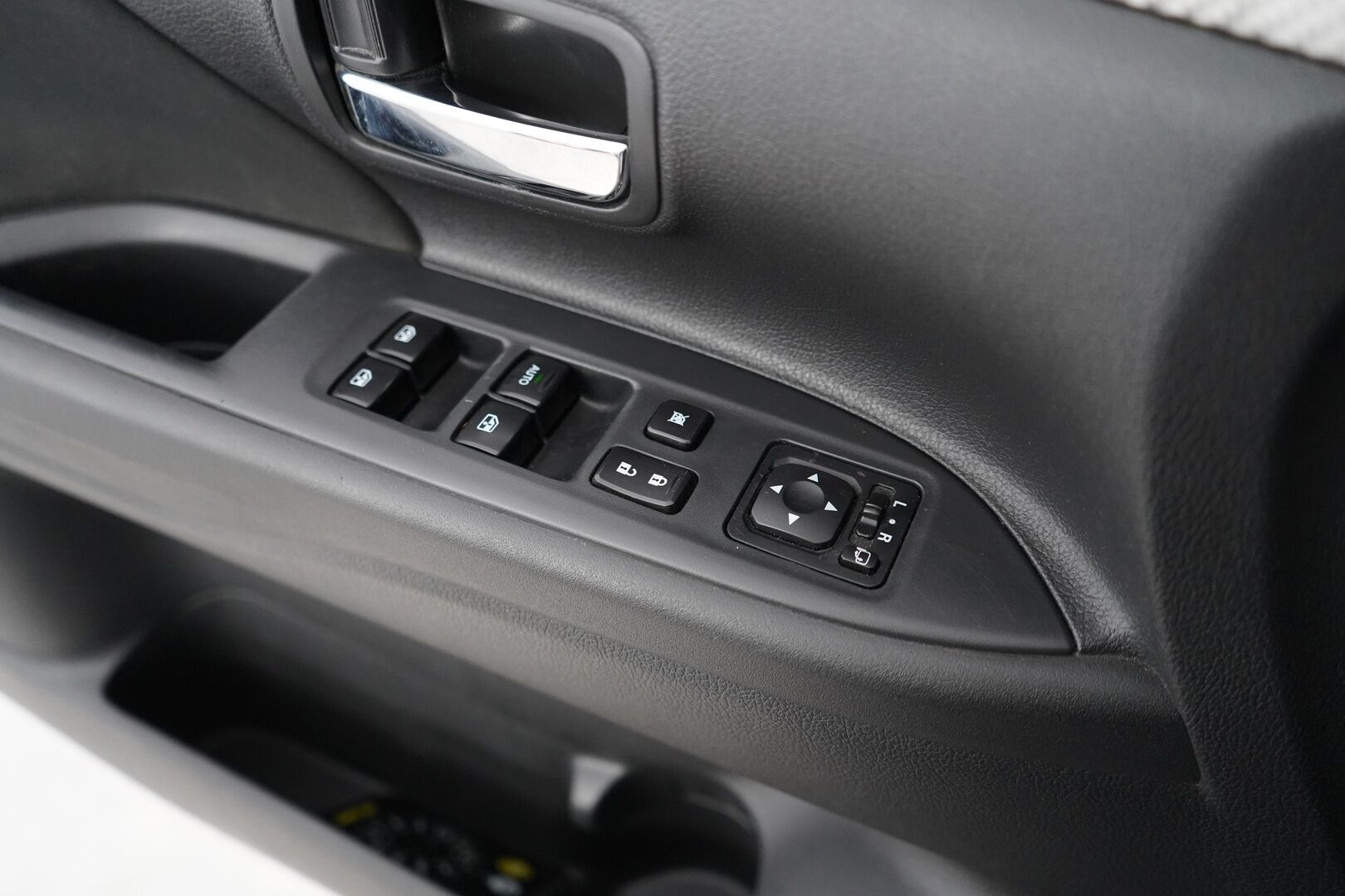 Mitsubishi Outlander 2018 2,0 MIVEC EXE MT 2WD 5P - Kamera | Vakkari | Lohko | Kahdet renkaat OEM alumiinivantein | Suomi-auto | Säntilliset huollot